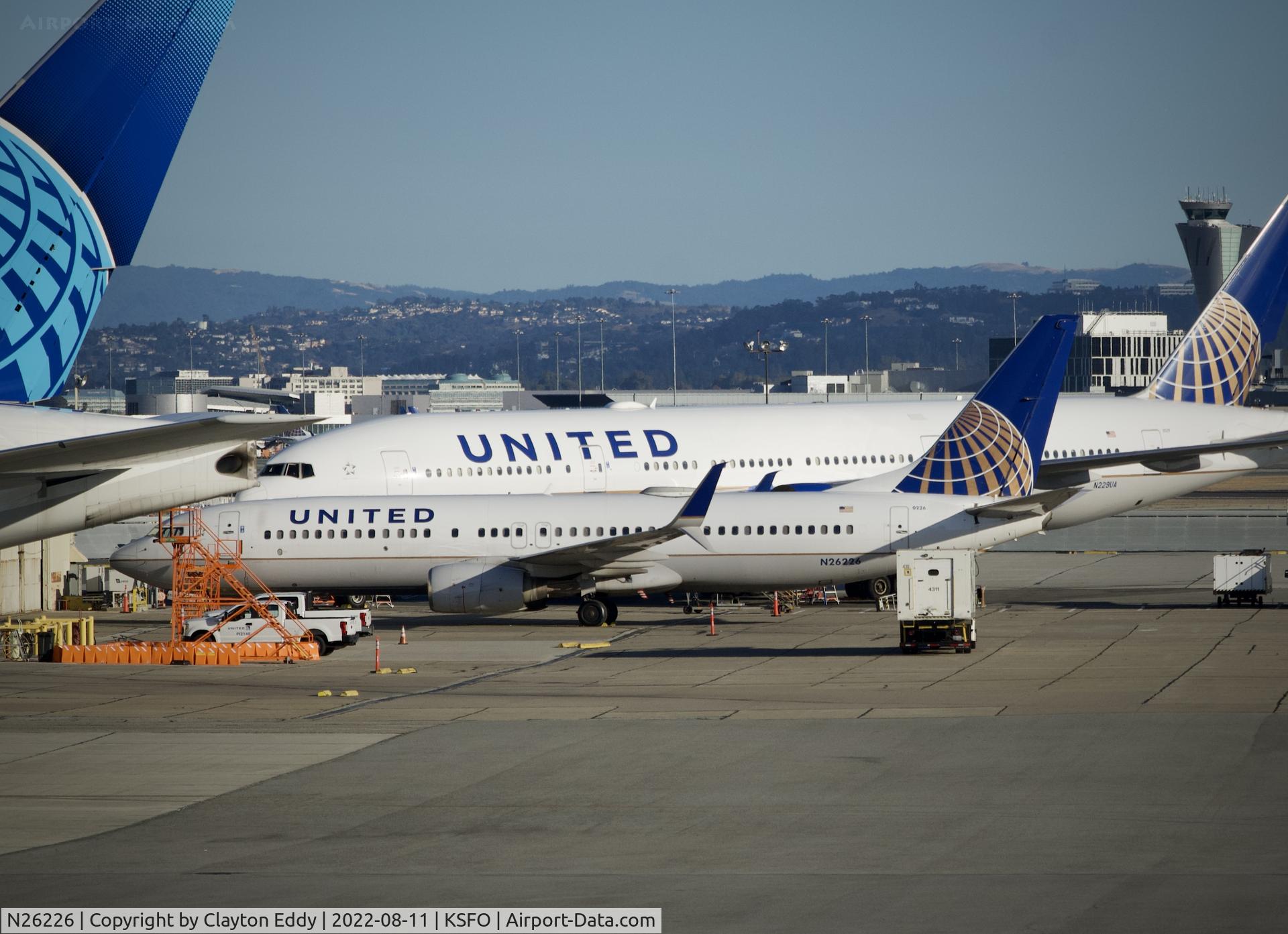 N26226, 1998 Boeing 737-824 C/N 28935, SFO 2022.