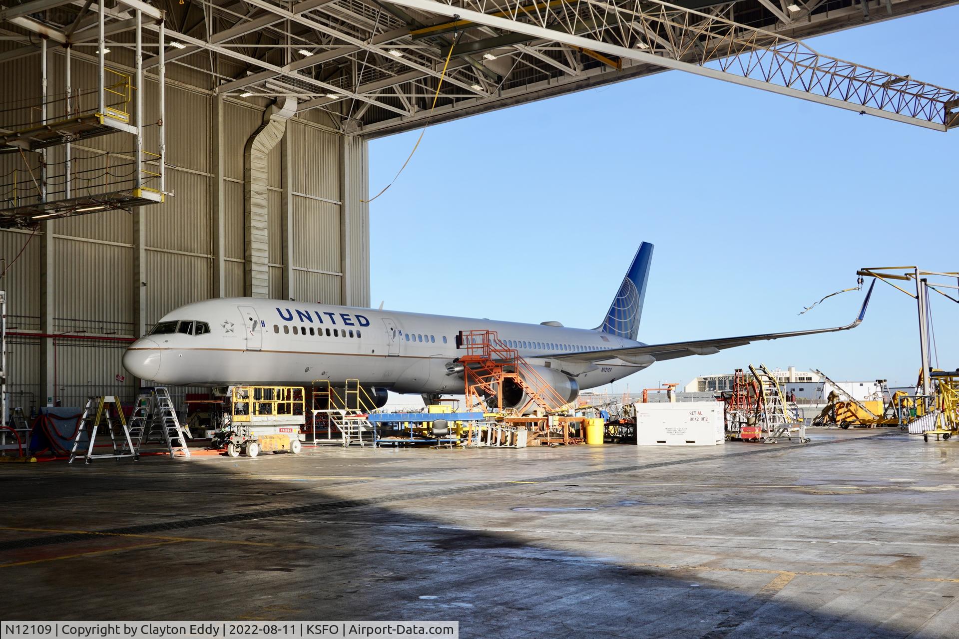 N12109, 1994 Boeing 757-224 C/N 27299, SFO 2022.