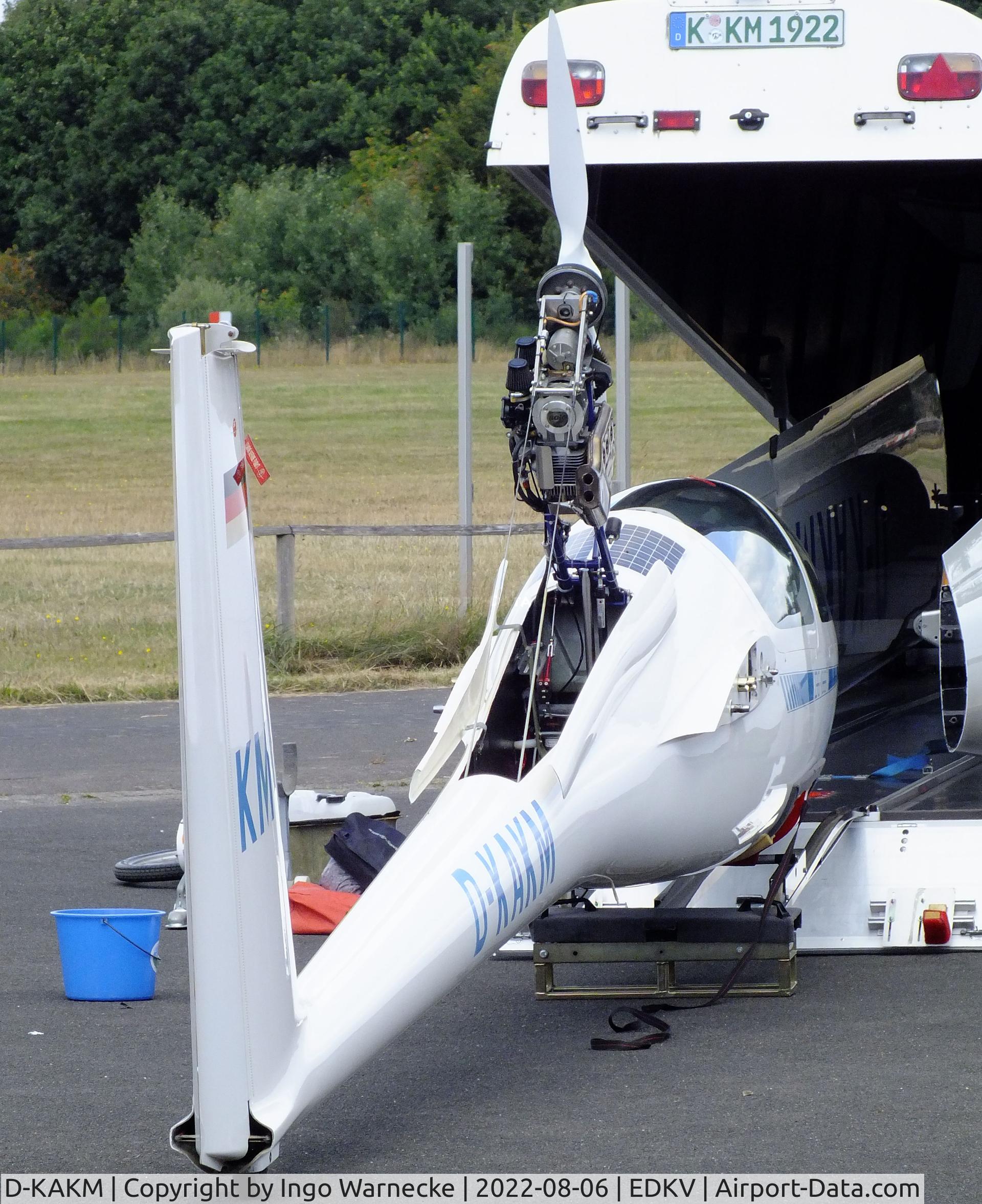 D-KAKM, DG Flugzeugbau DG-1000T C/N 10-70T9, DG-Flugzeugbau DG-1000T (wings and horizontal tail still in the trailer) at the Dahlemer-Binz airfield