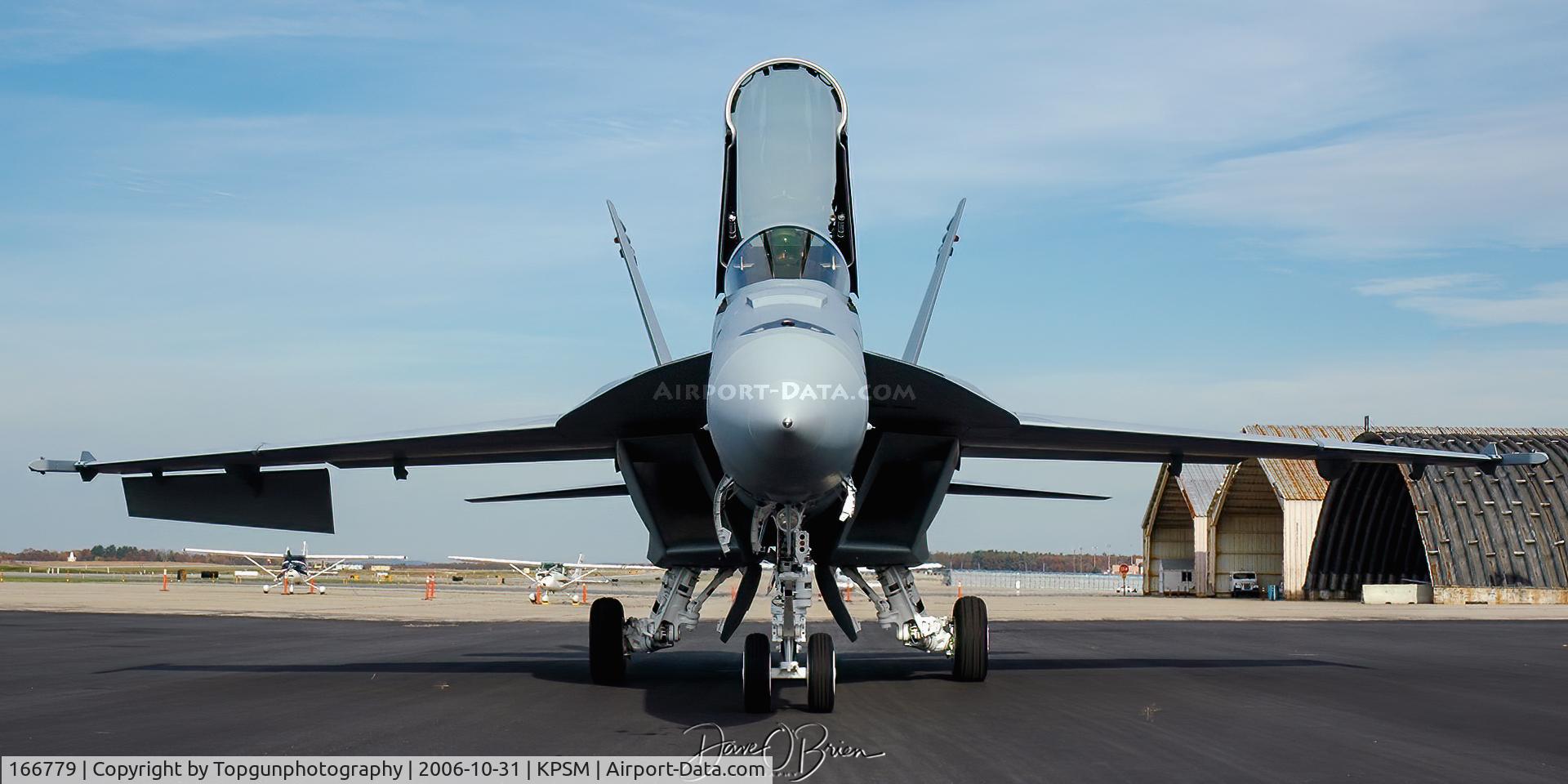 166779, 2006 Boeing F/A-18E Super Hornet C/N E125, HAWK11 ready to taxi