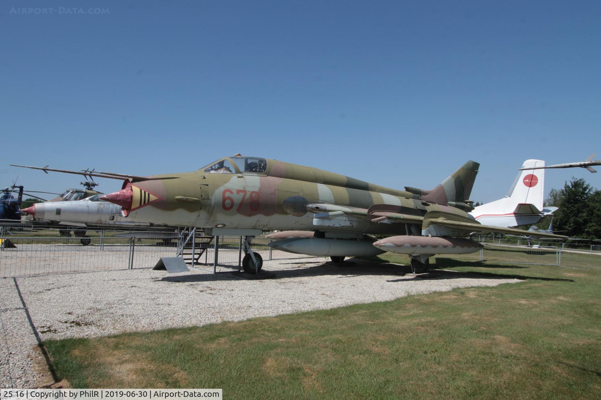 25 16, Sukhoi Su-22M-4 C/N 26103, 25+16 (678 NVA) 1979 Sukhoi Su-22 M-4K GAF ex NVA Hermeskeil
