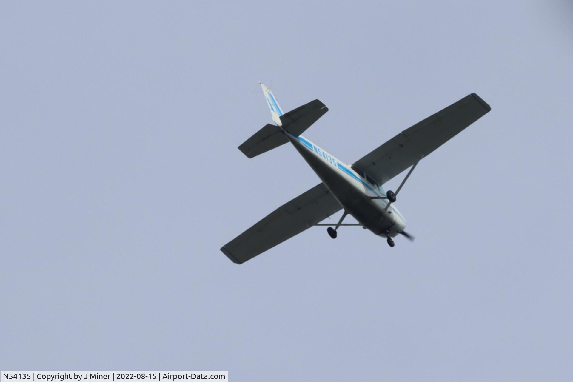N54135, Cessna 172P C/N 17274886, Flying over Elgin, IL.