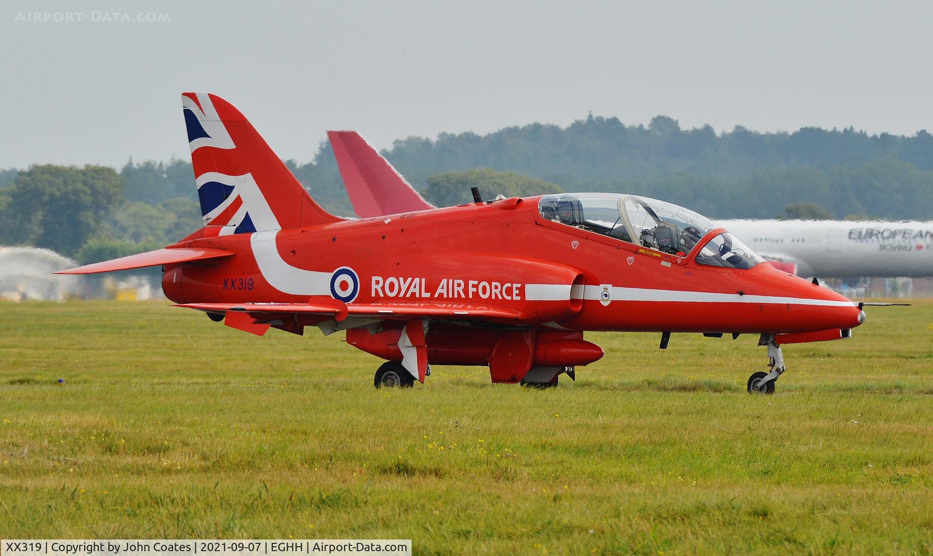 XX319, 1980 Hawker Siddeley Hawk T.1A C/N 162/312144, Taxiing out to display