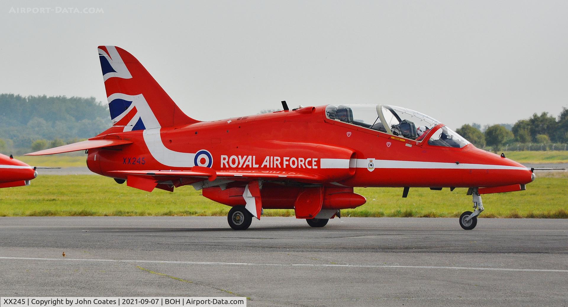 XX245, 1978 Hawker Siddeley Hawk T.1 C/N 081/312081, Taxiing out to display