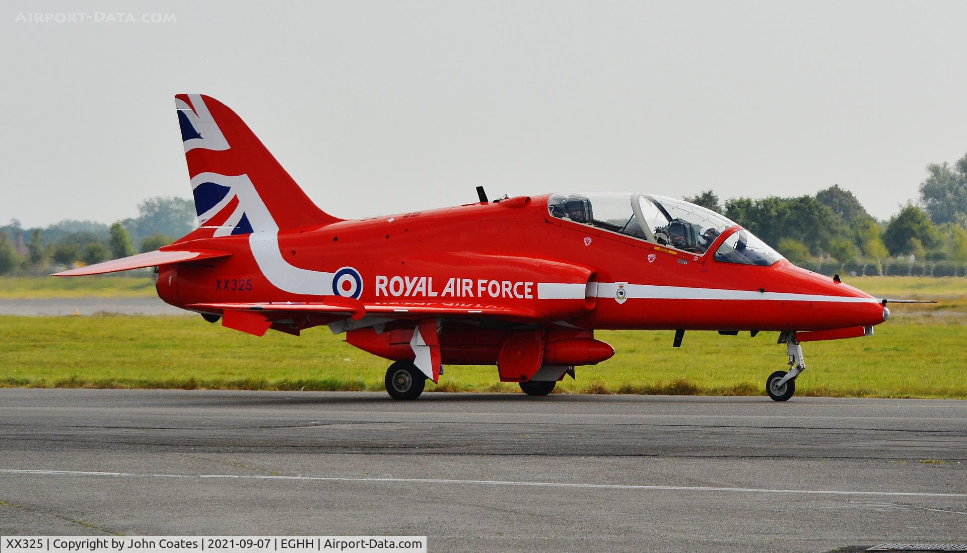 XX325, 1980 Hawker Siddeley Hawk T.1 C/N 169/312150, Taxiing out to display