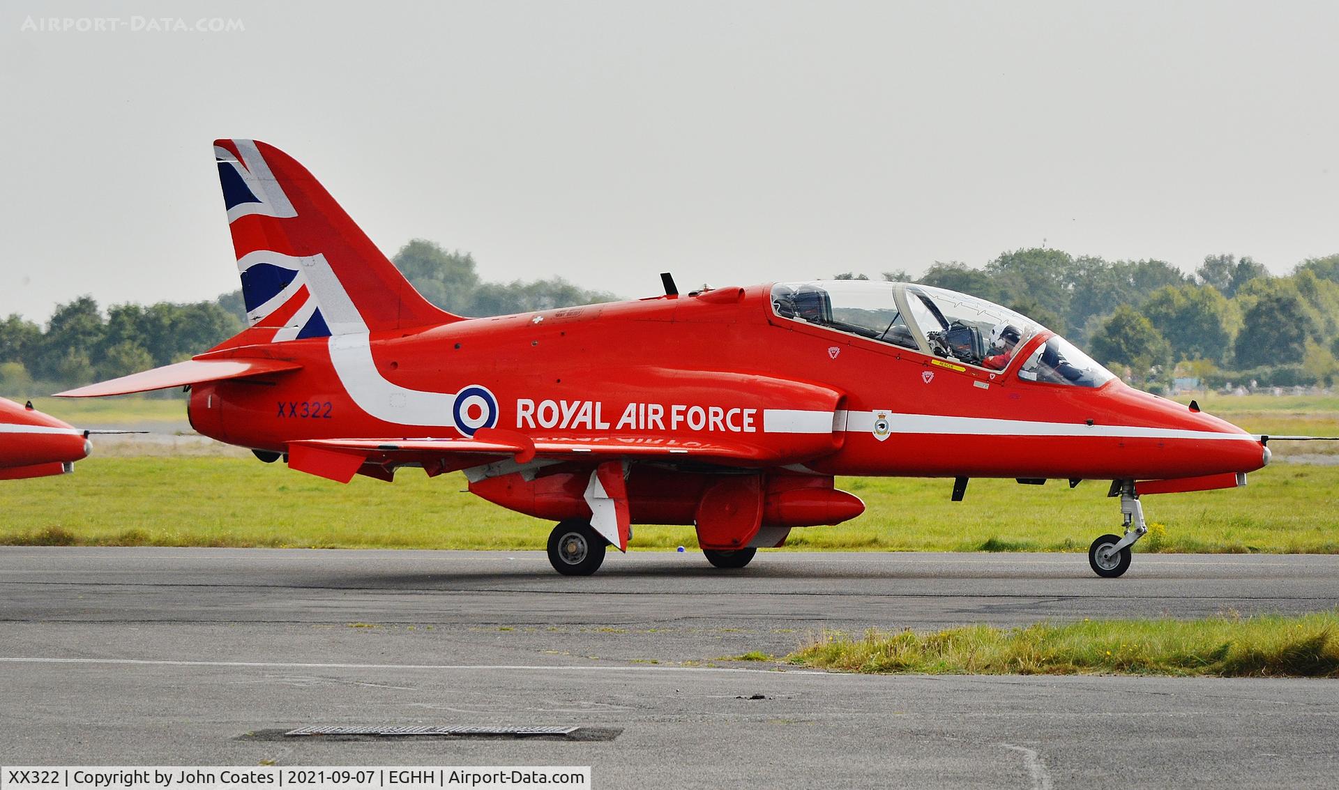 XX322, 1980 Hawker Siddeley Hawk T.1A C/N 165/312147, Taxiing out to display