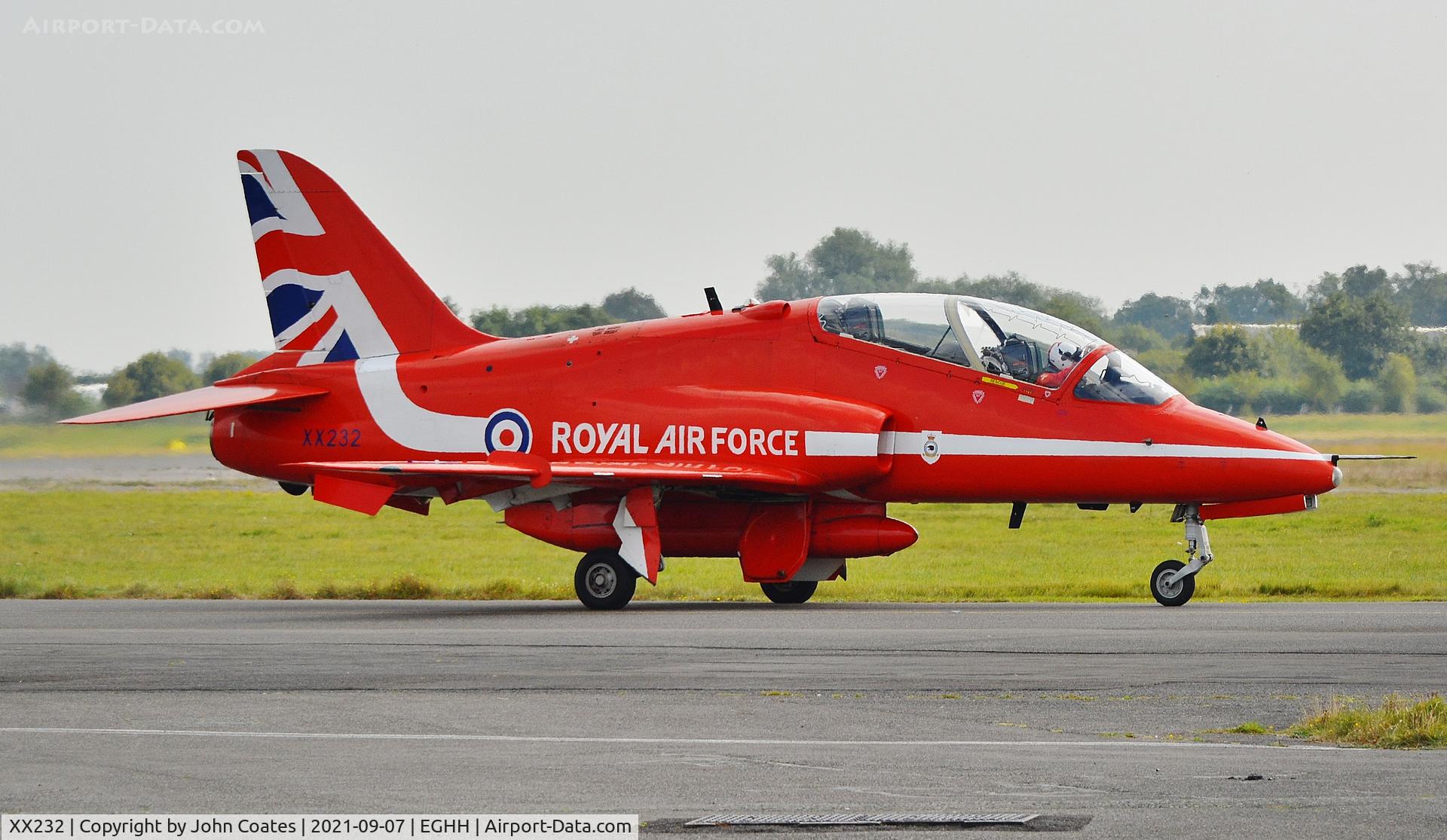 XX232, 1978 Hawker Siddeley Hawk T.1 C/N 068/312068, Taxiing out to display