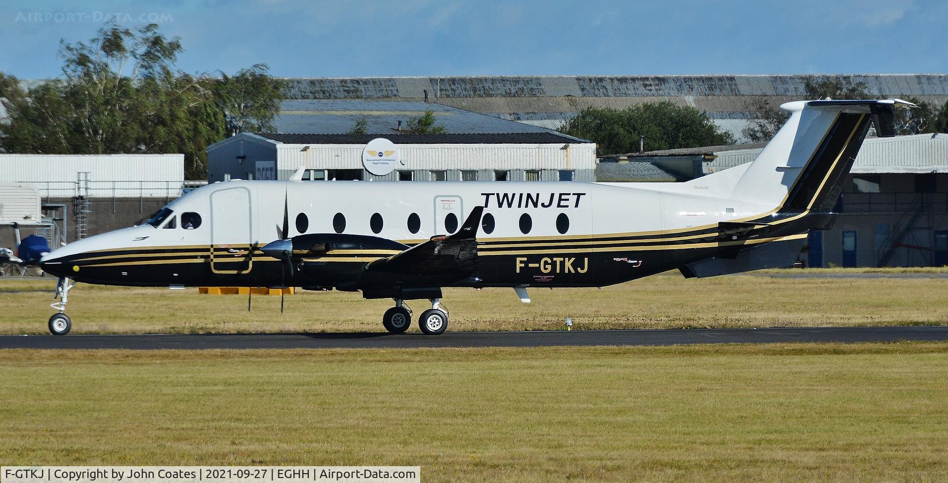F-GTKJ, 1998 Beech 1900D C/N UE-348, Arriving on 26