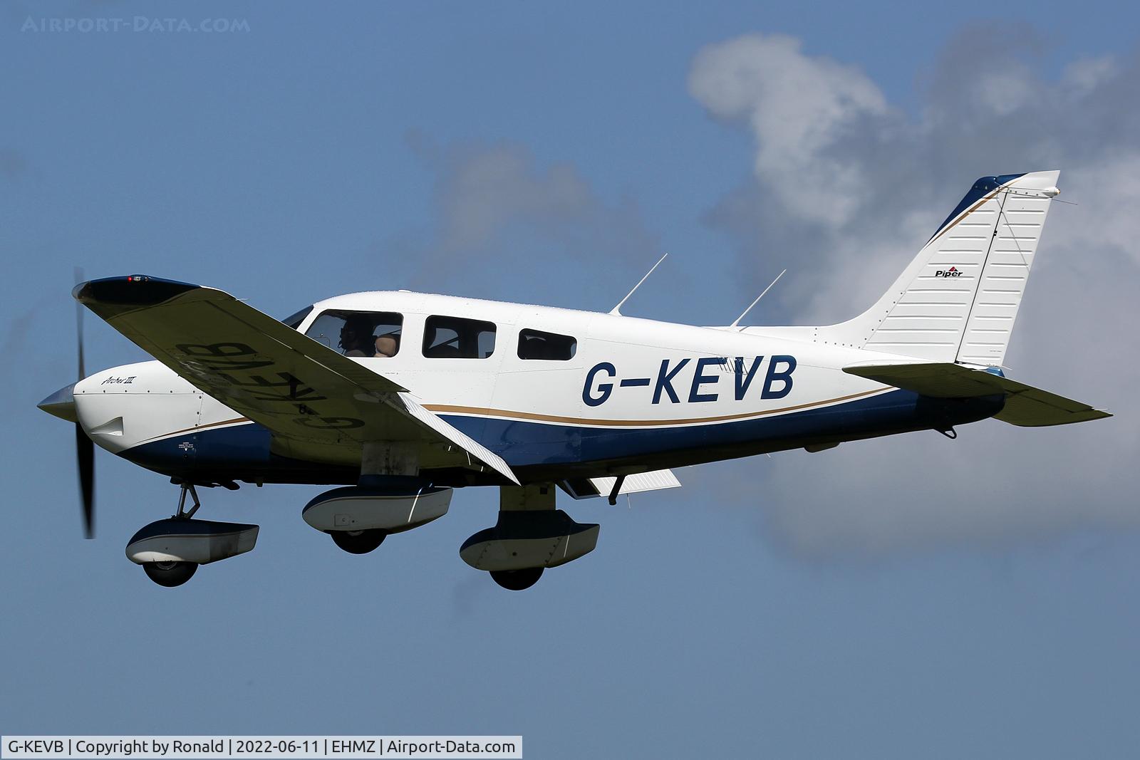 G-KEVB, 1997 Piper PA-28-181 Cherokee Archer III C/N 2843098, at ehmz