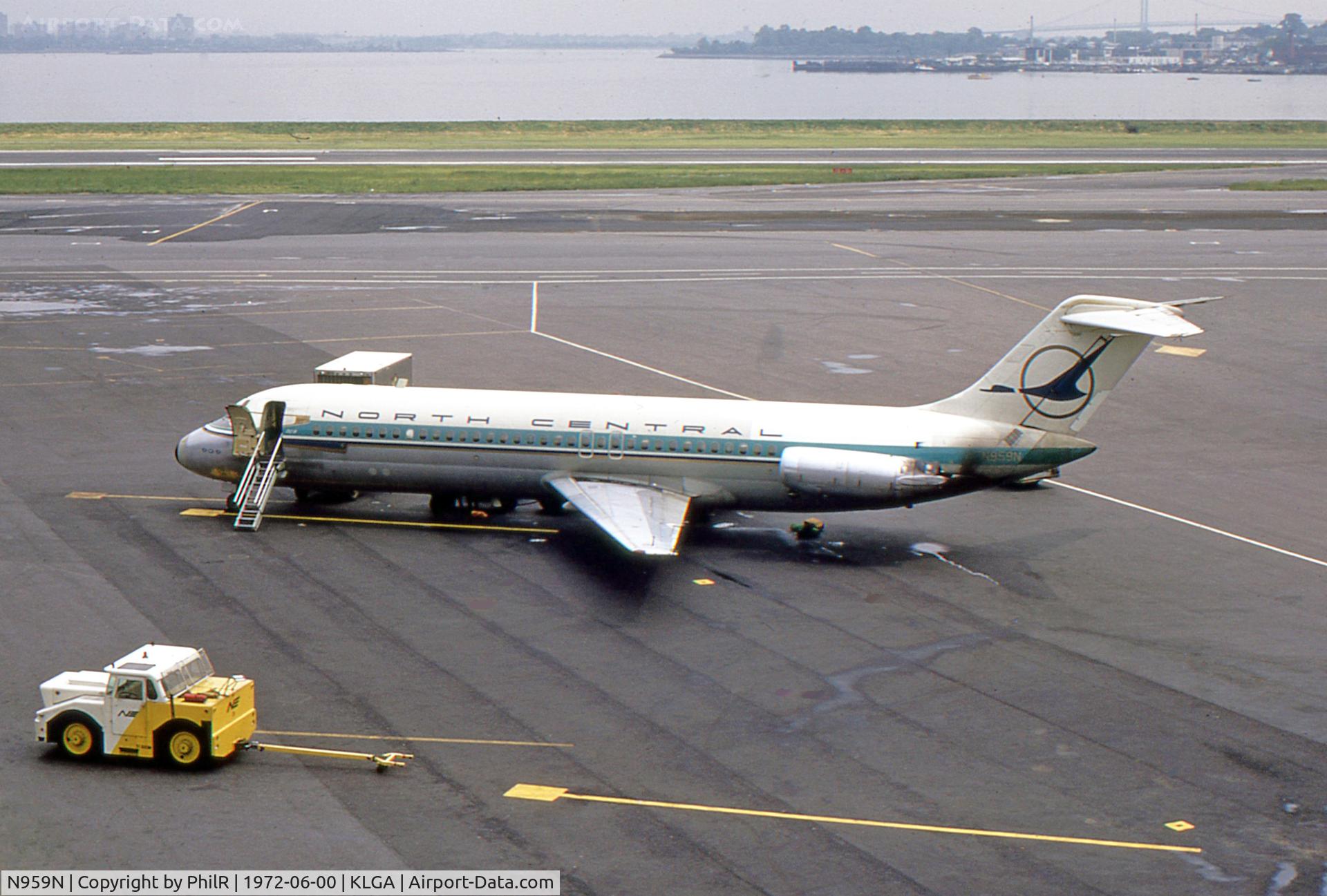 N959N, 1968 Douglas DC-9-31 C/N 47255, North Central 1968 DC9-30 N959N LGA