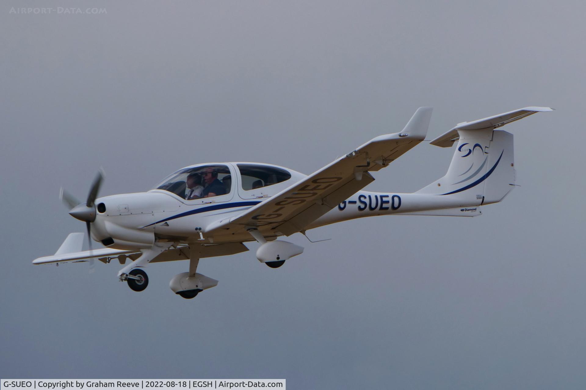 G-SUEO, 2008 Diamond DA-40 Diamond Star C/N D4.354, Landing at Norwich.