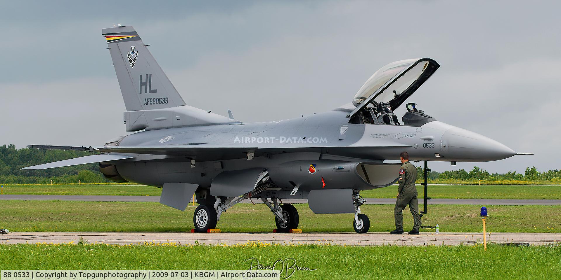 88-0533, 1988 General Dynamics F-16CG Night Falcon C/N 1C-135, Viper Demo walk around