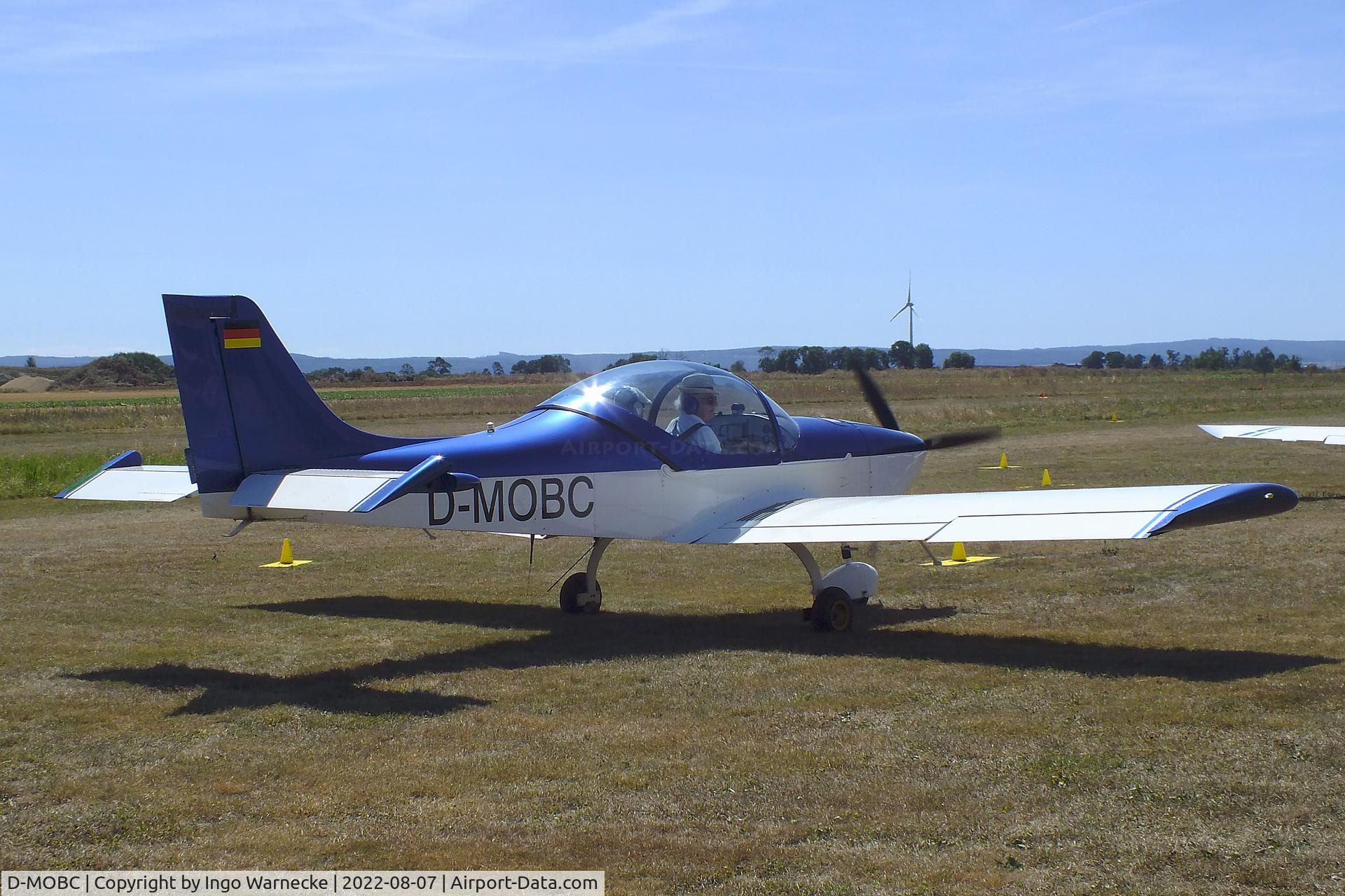 D-MOBC, Aerostyle Breezer B400 C/N 047, Aerostyle Breezer B400 at the 2022 Flugplatz-Wiesenfest airfield display at Weilerswist-Müggenhausen ultralight airfield