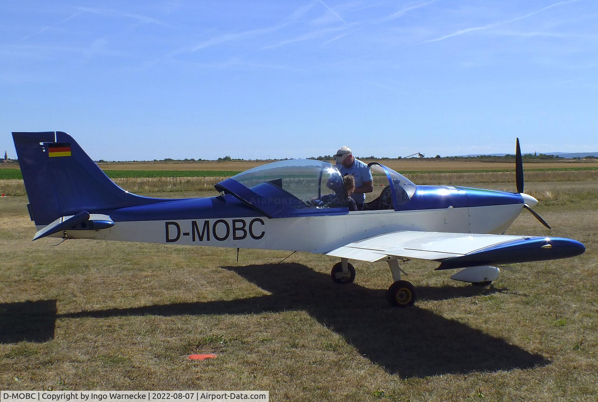 D-MOBC, Aerostyle Breezer B400 C/N 047, Aerostyle Breezer B400 at the 2022 Flugplatz-Wiesenfest airfield display at Weilerswist-Müggenhausen ultralight airfield