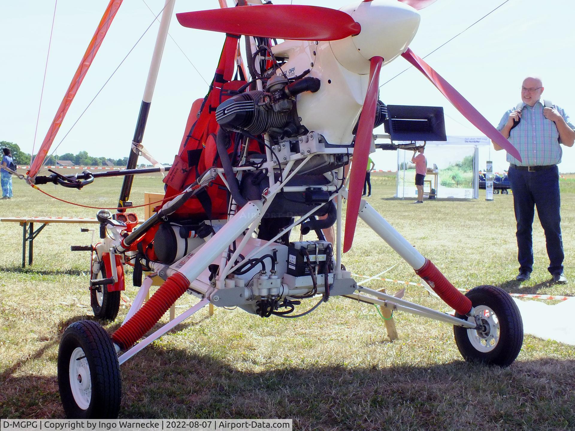D-MGPG, Take Off Maximum Trike C/N unknown_d-mgpg, Take Off Maximum Trike with EOS 15 wing at the 2022 Flugplatz-Wiesenfest airfield display at Weilerswist-Müggenhausen ultralight airfield