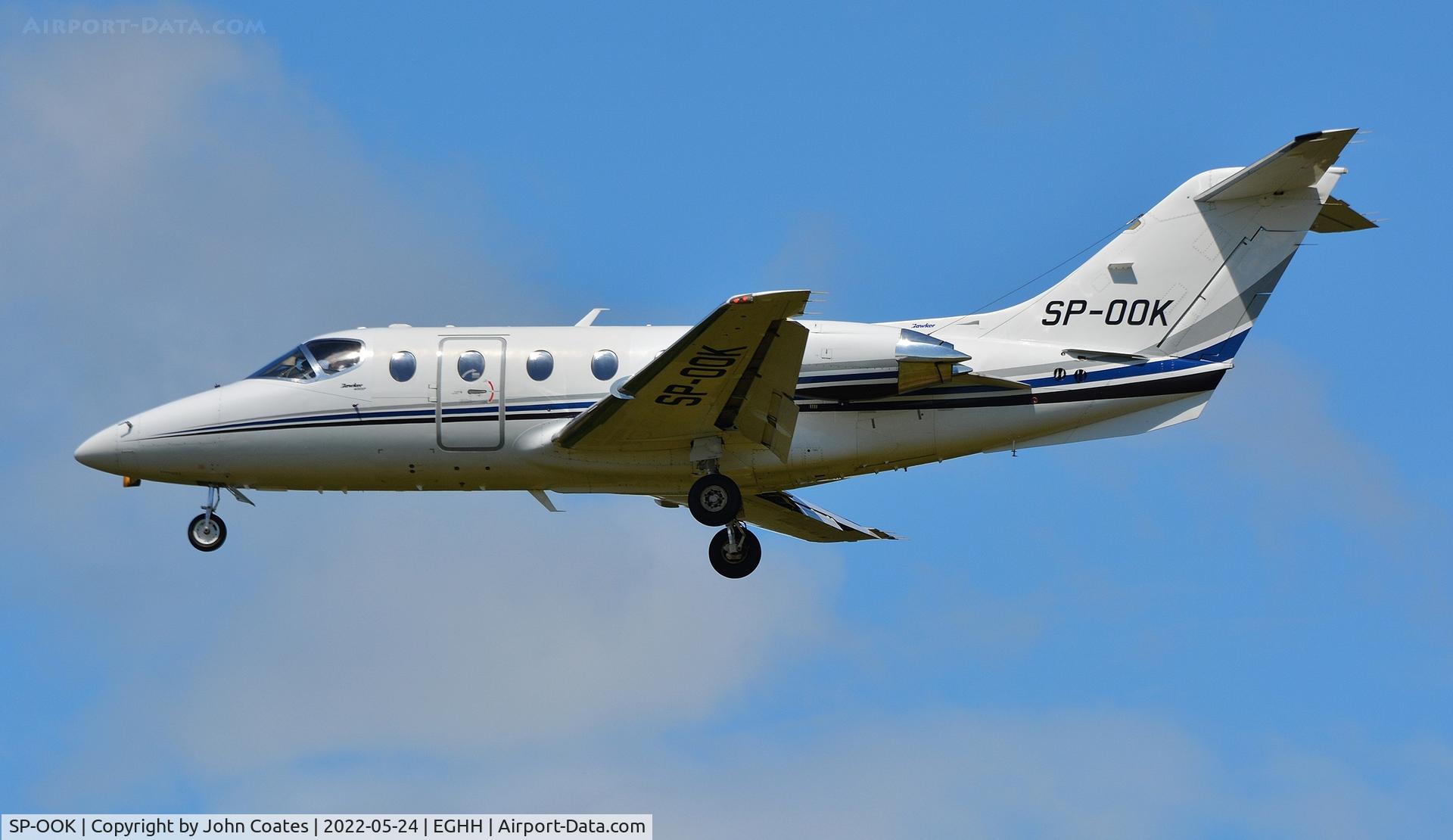 SP-OOK, 2007 Hawker Beechcraft 400A Beechjet Beechjet C/N RK-512, Final approach to 26