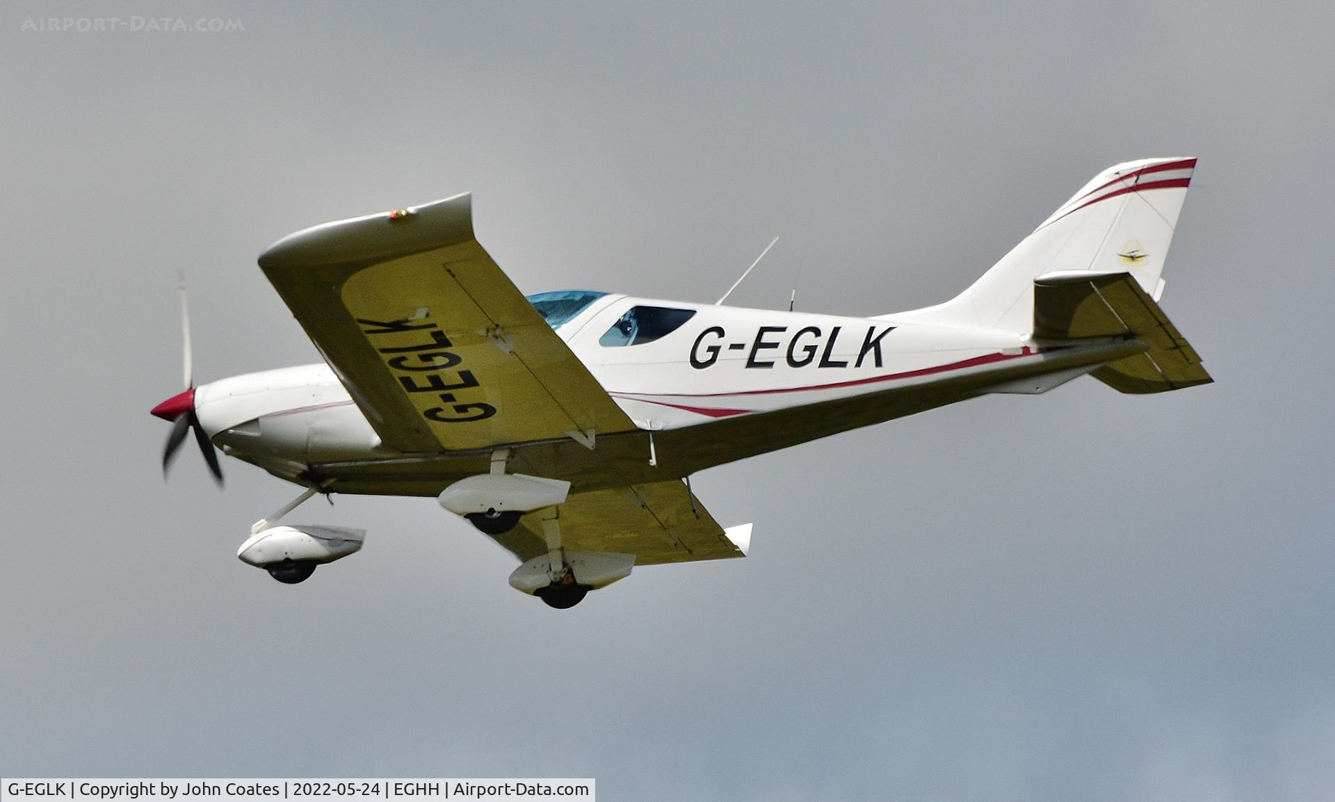 G-EGLK, 2014 Czech Sport PS-28 Cruiser C/N C0511, Final approach to 26