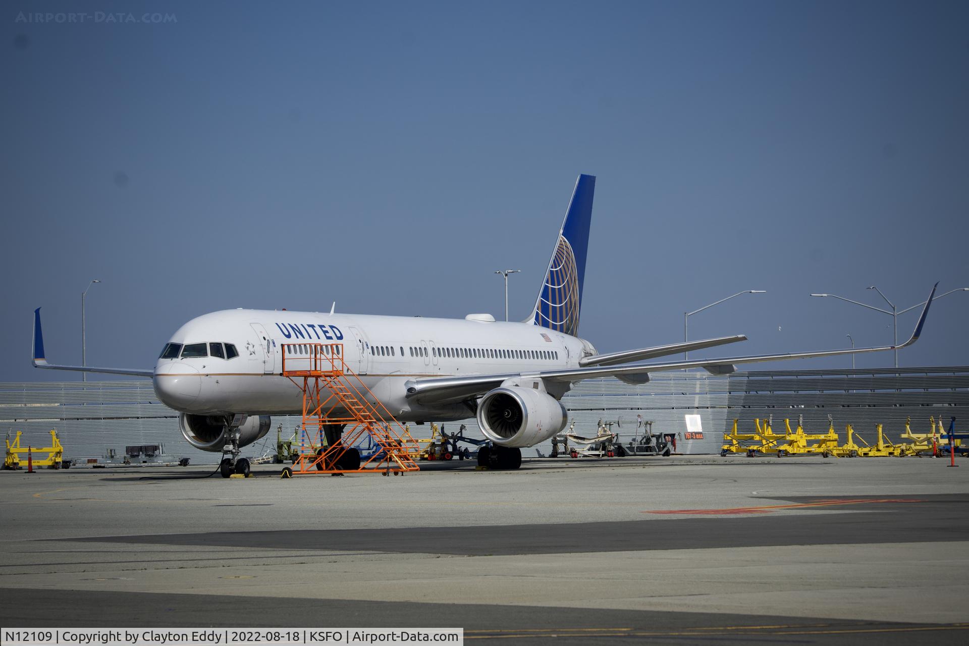 N12109, 1994 Boeing 757-224 C/N 27299, SFO 2022.