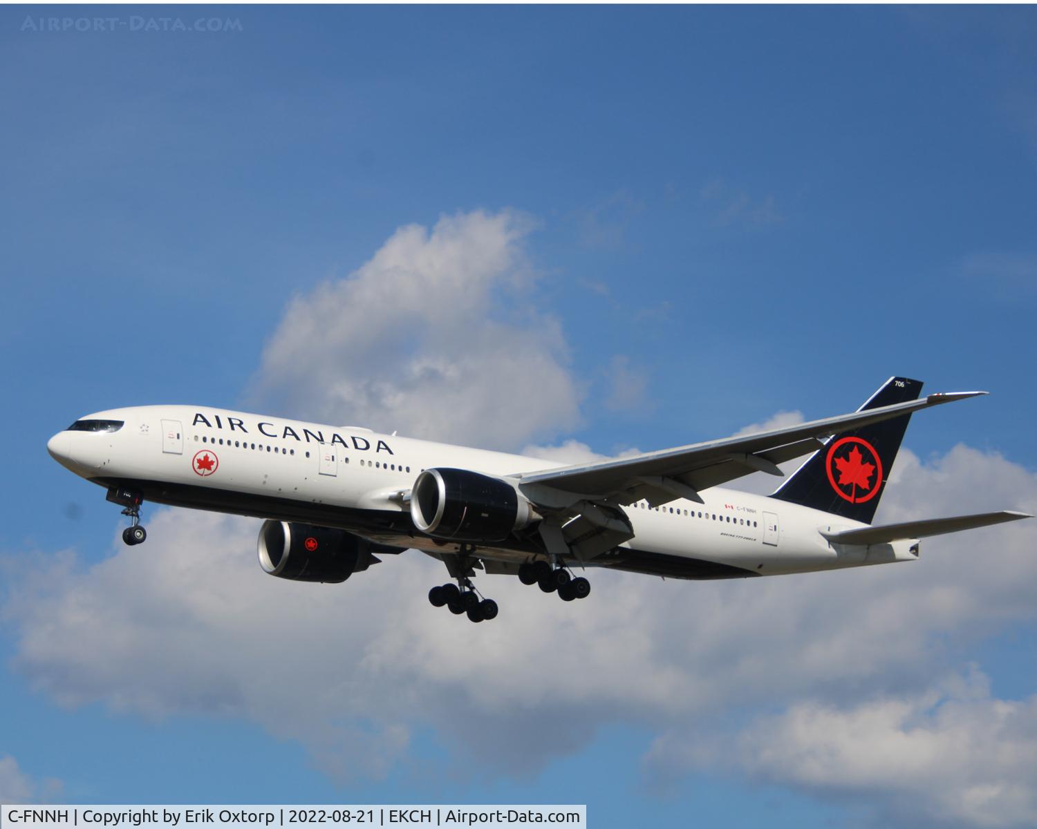 C-FNNH, 2008 Boeing 777-233/LR C/N 35247, C-FNNH landing rw 22L