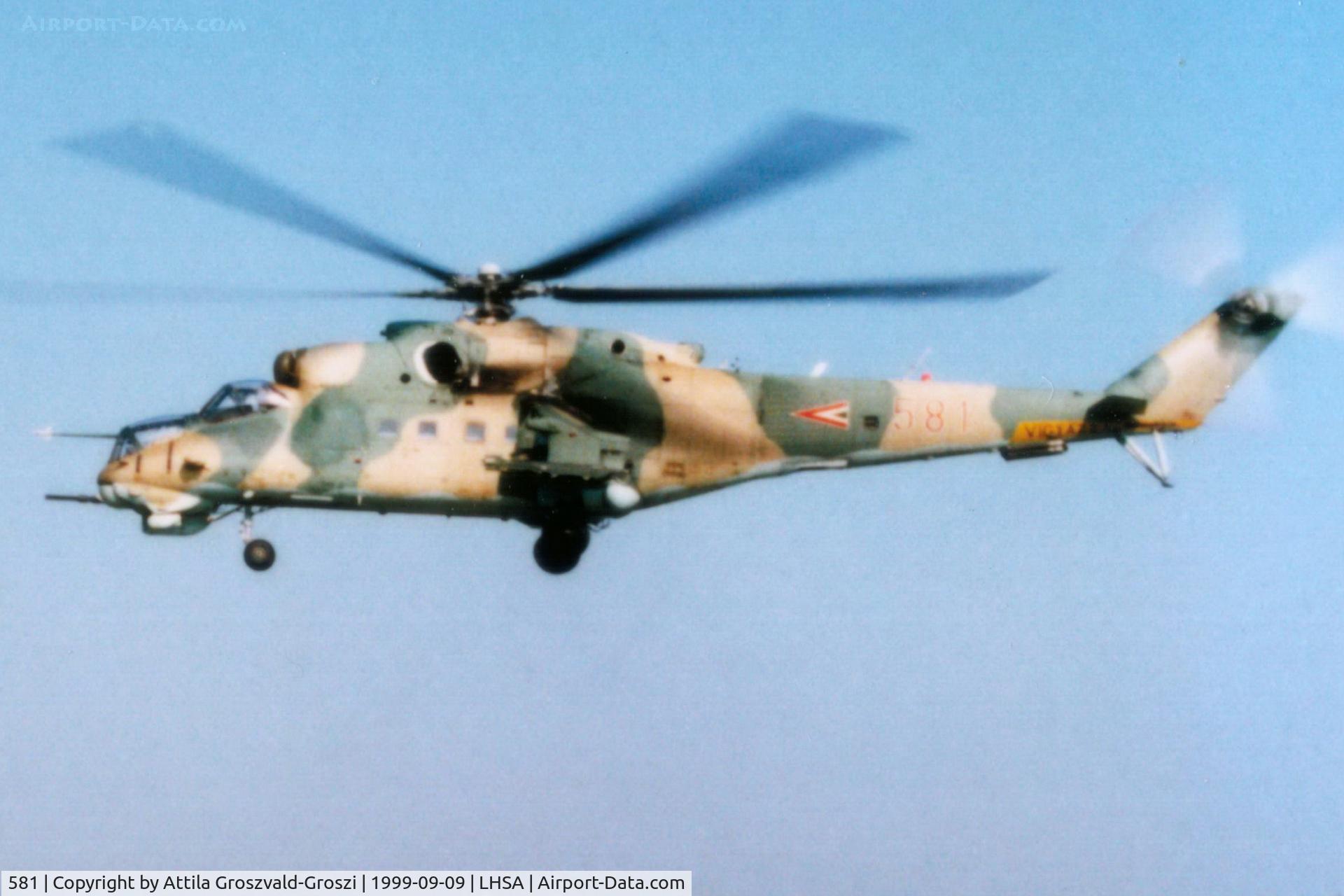 581, 1985 Mil Mi-24D Hind C/N 220581, LHSA - Szentkirályszabadja Airport, Hungary - 1999 Airshow