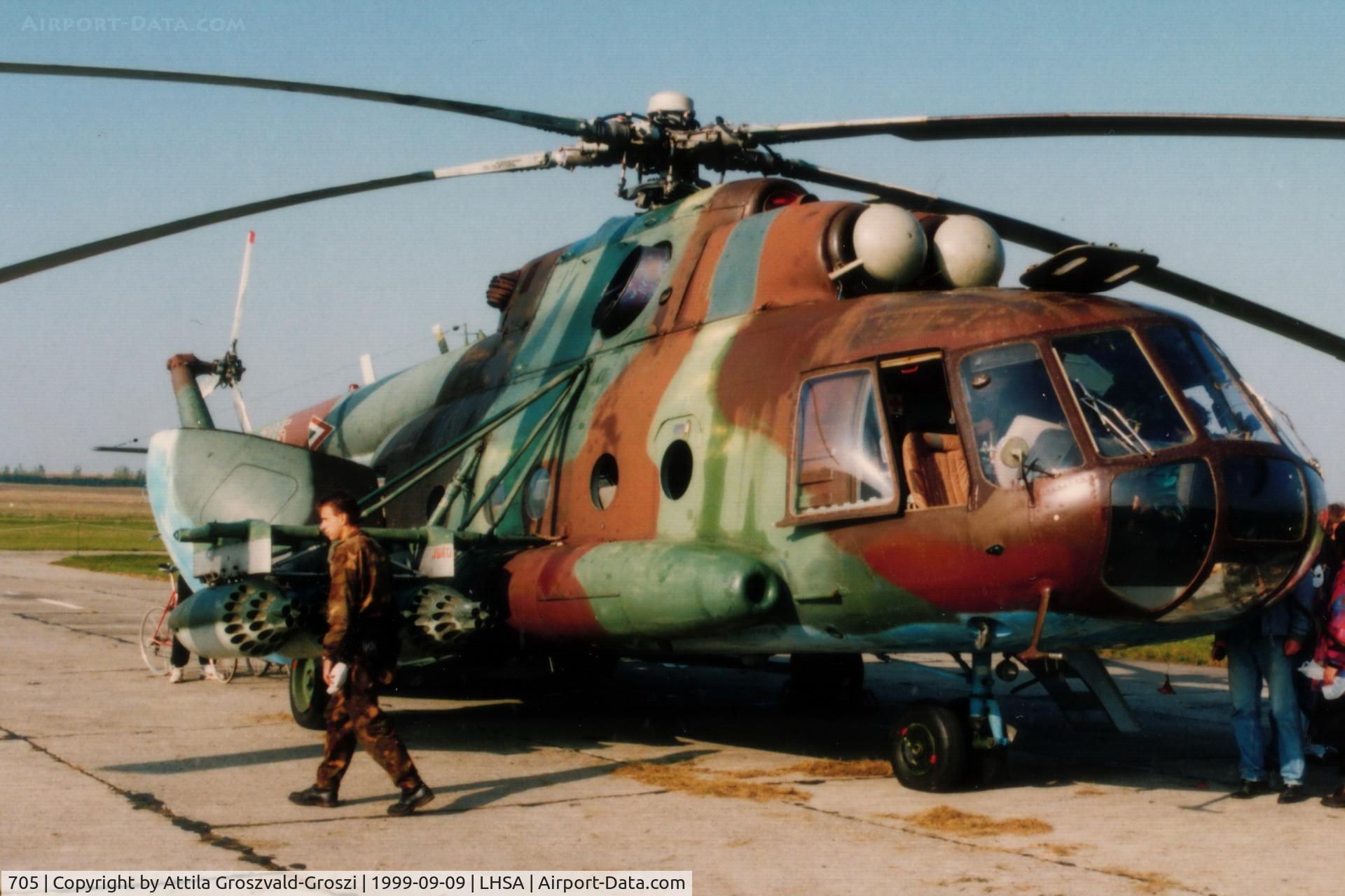 705, 1987 Mil Mi-17N C/N 104M05, LHSA - Szentkirályszabadja Airport, Hungary - 1999 Airshow