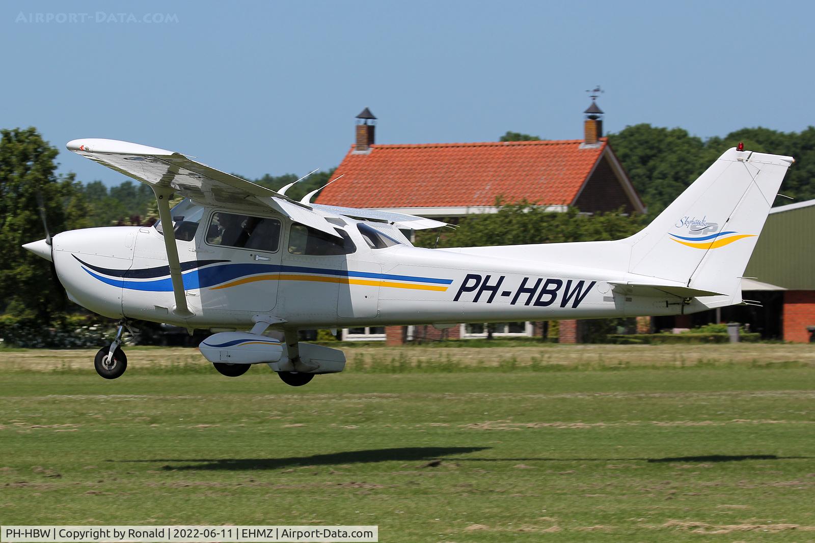 PH-HBW, Cessna 172S C/N 172S8113, at ehmz