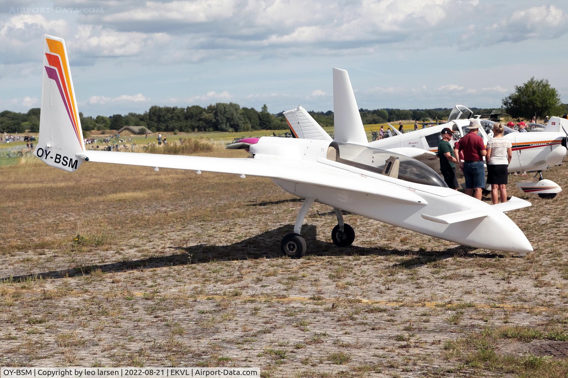 OY-BSM, 1985 Rutan Long-EZ C/N 8202-715, Vaerloese 21.8.2022