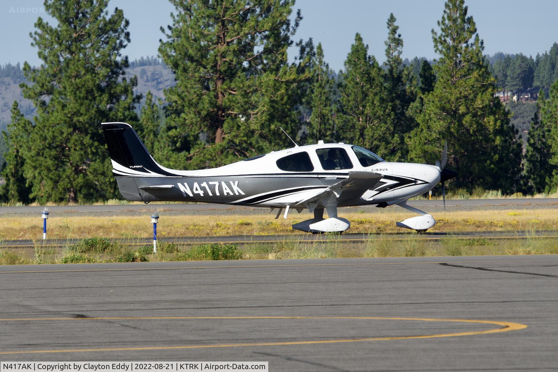 N417AK, 2017 Cirrus SR22T C/N 1625, Truckee airport in California 2022.