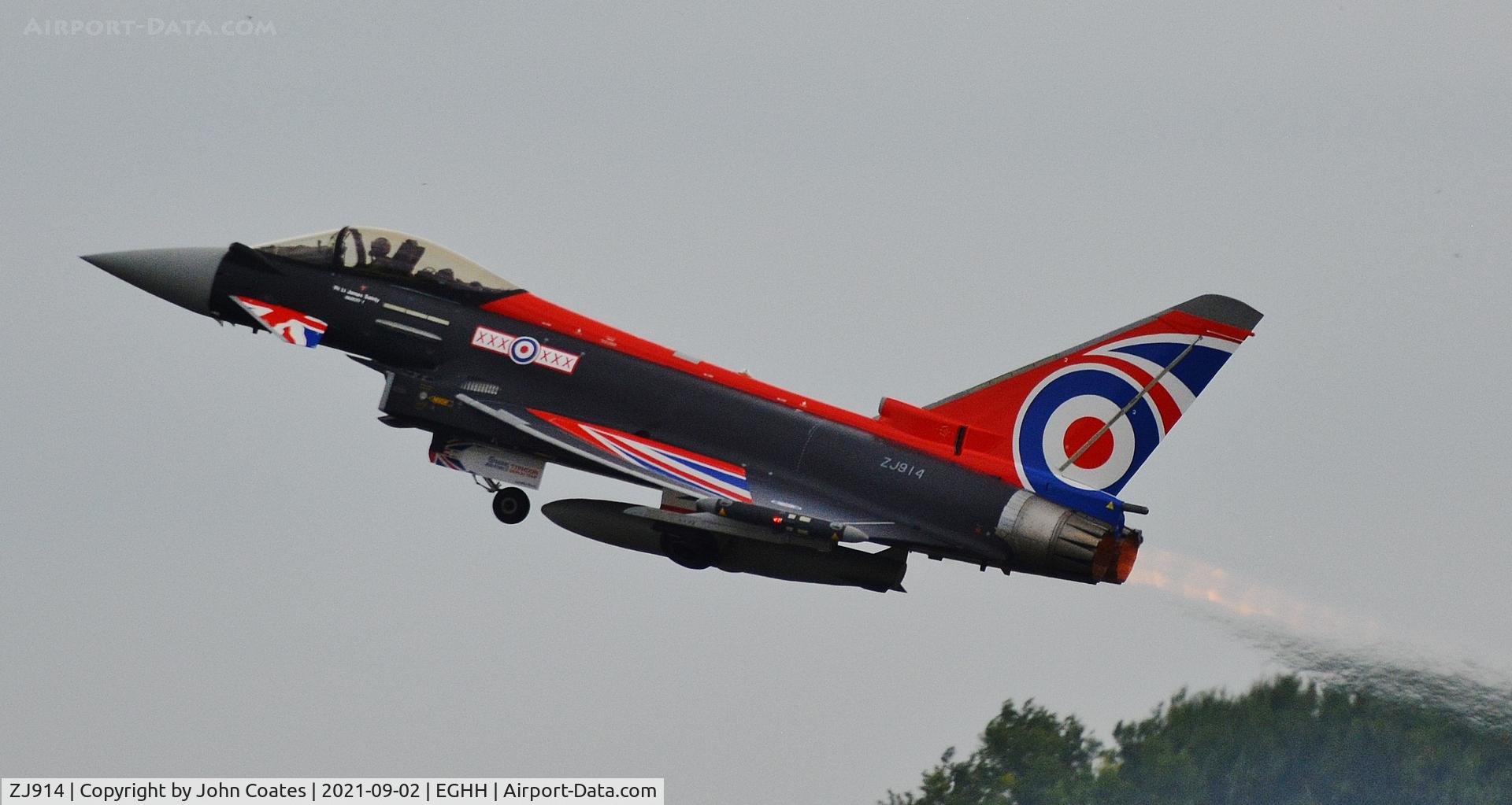 ZJ914, 2005 Eurofighter EF-2000 Typhoon FGR4 C/N 0051/BS005, Departing to display