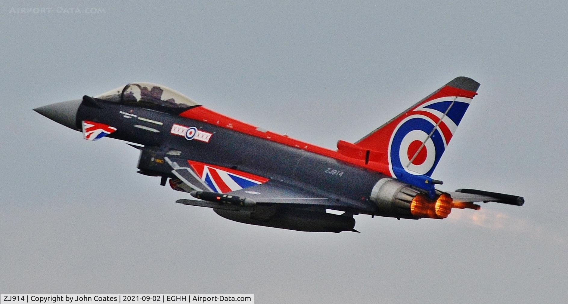 ZJ914, 2005 Eurofighter EF-2000 Typhoon FGR4 C/N 0051/BS005, Departing to display