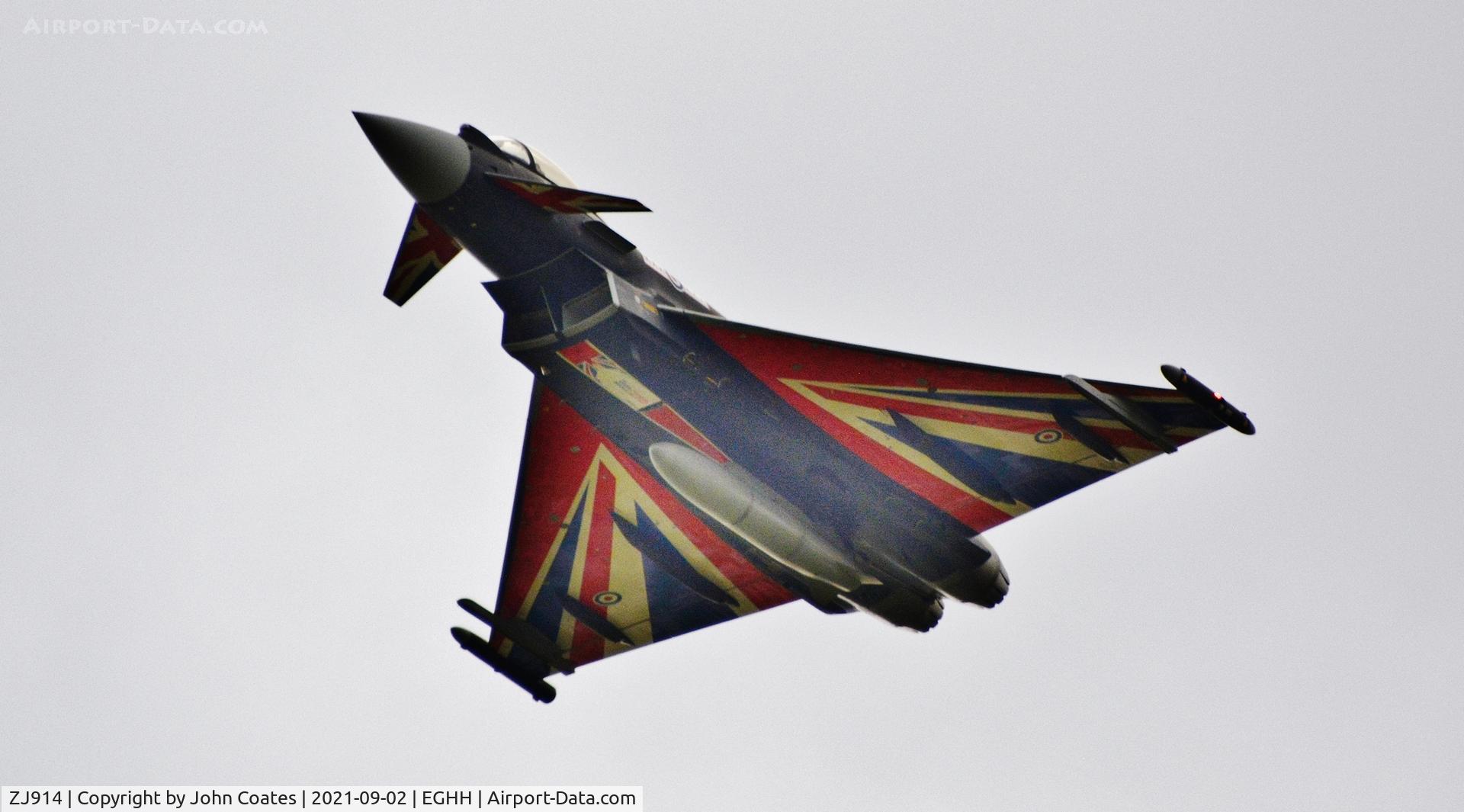 ZJ914, 2005 Eurofighter EF-2000 Typhoon FGR4 C/N 0051/BS005, Run and break to land