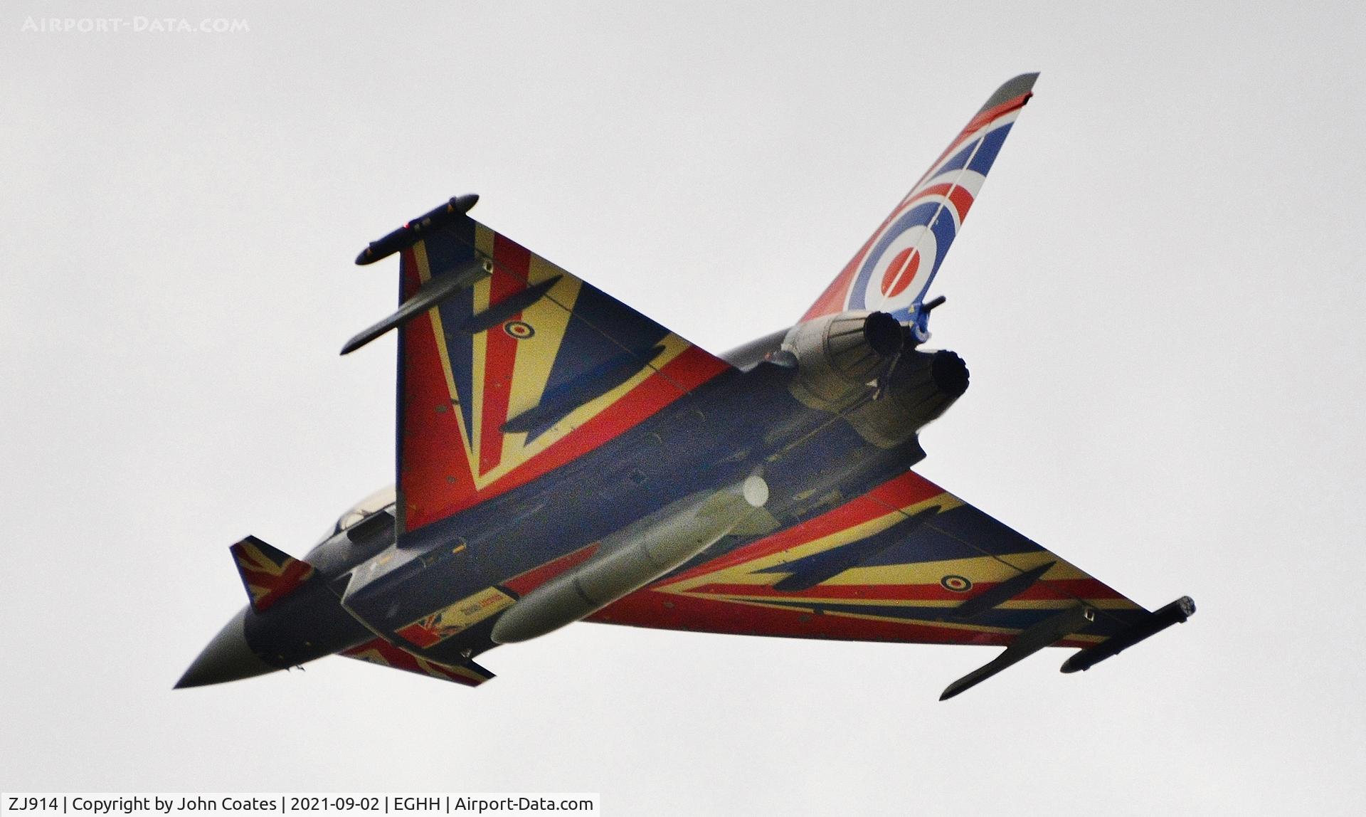 ZJ914, 2005 Eurofighter EF-2000 Typhoon FGR4 C/N 0051/BS005, Run and break to land