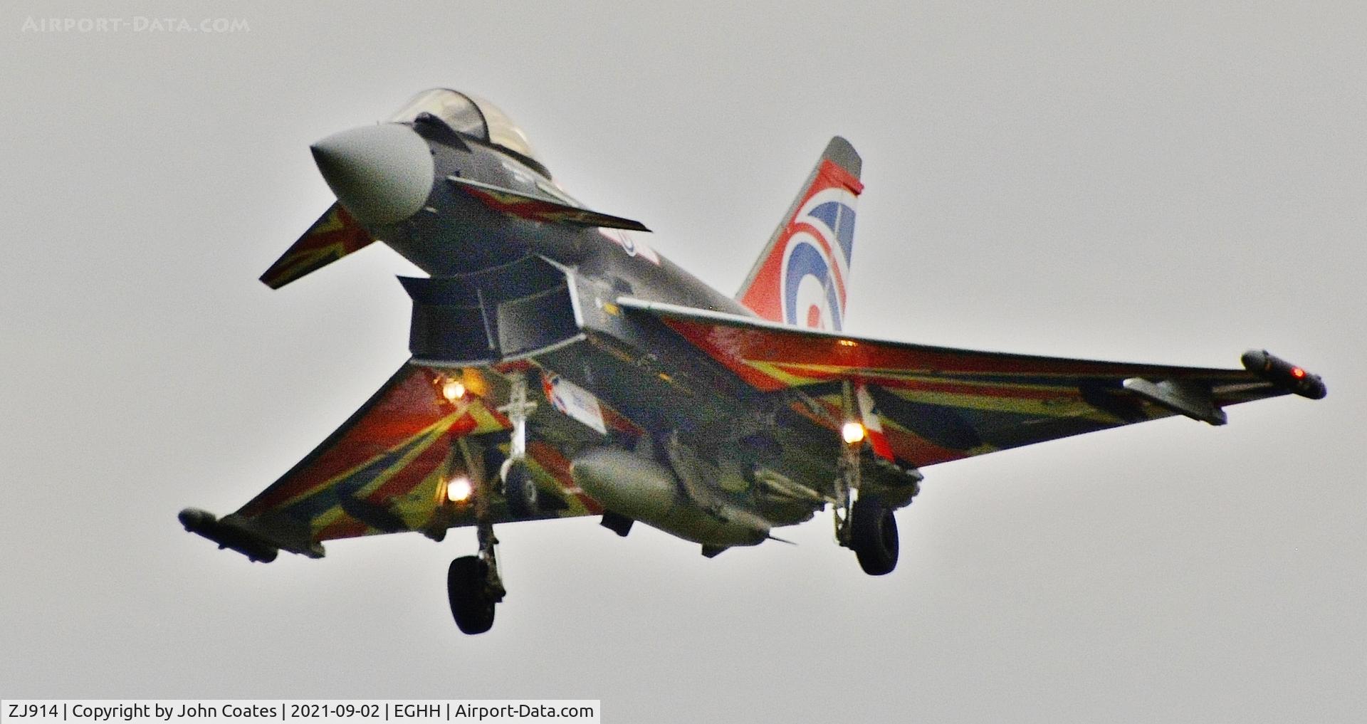 ZJ914, 2005 Eurofighter EF-2000 Typhoon FGR4 C/N 0051/BS005, Approach to 08