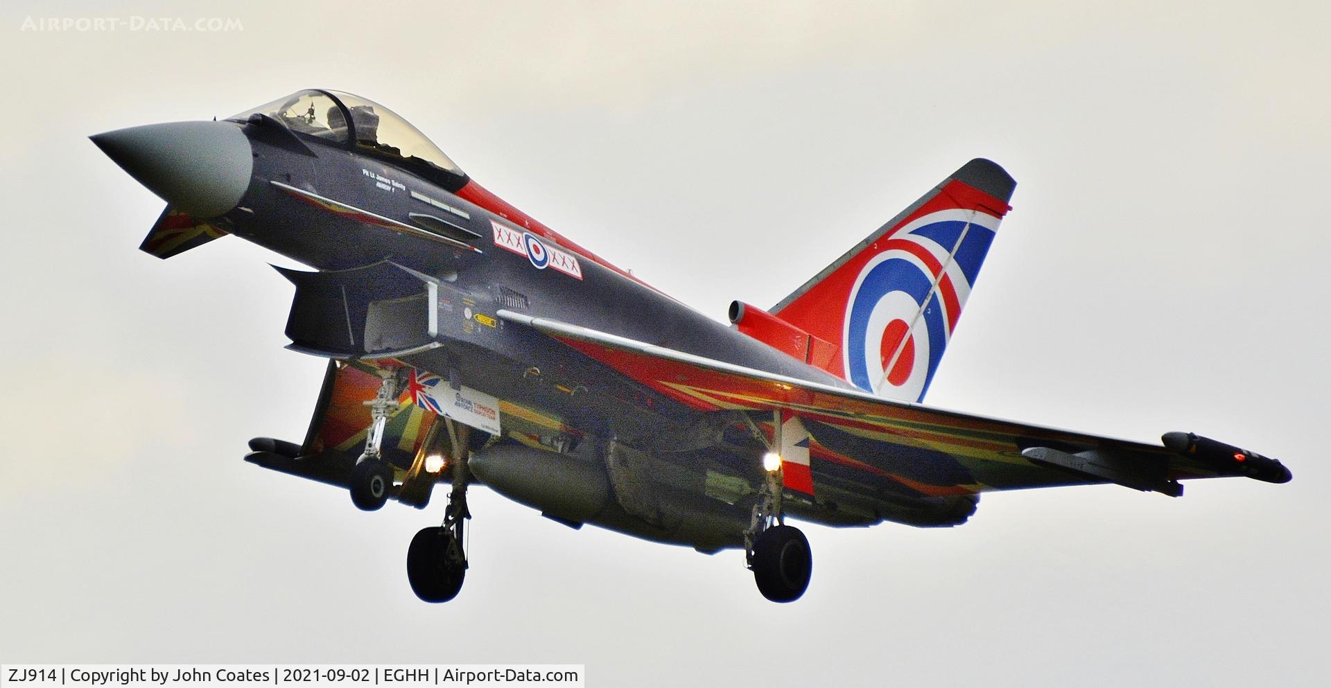 ZJ914, 2005 Eurofighter EF-2000 Typhoon FGR4 C/N 0051/BS005, Final approach to 08