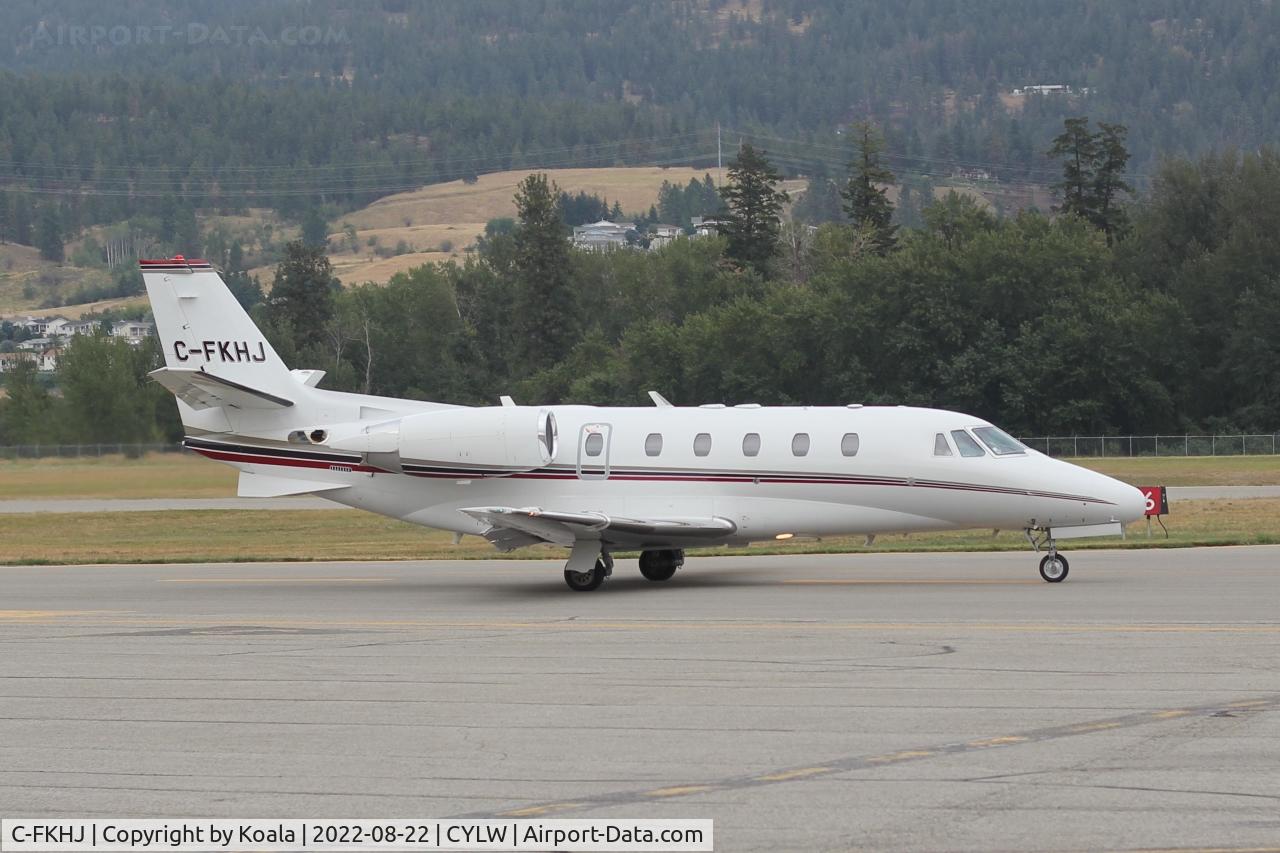 C-FKHJ, 2001 Cessna 560XL Citation Excel C/N 560-5187, First pic in the database.