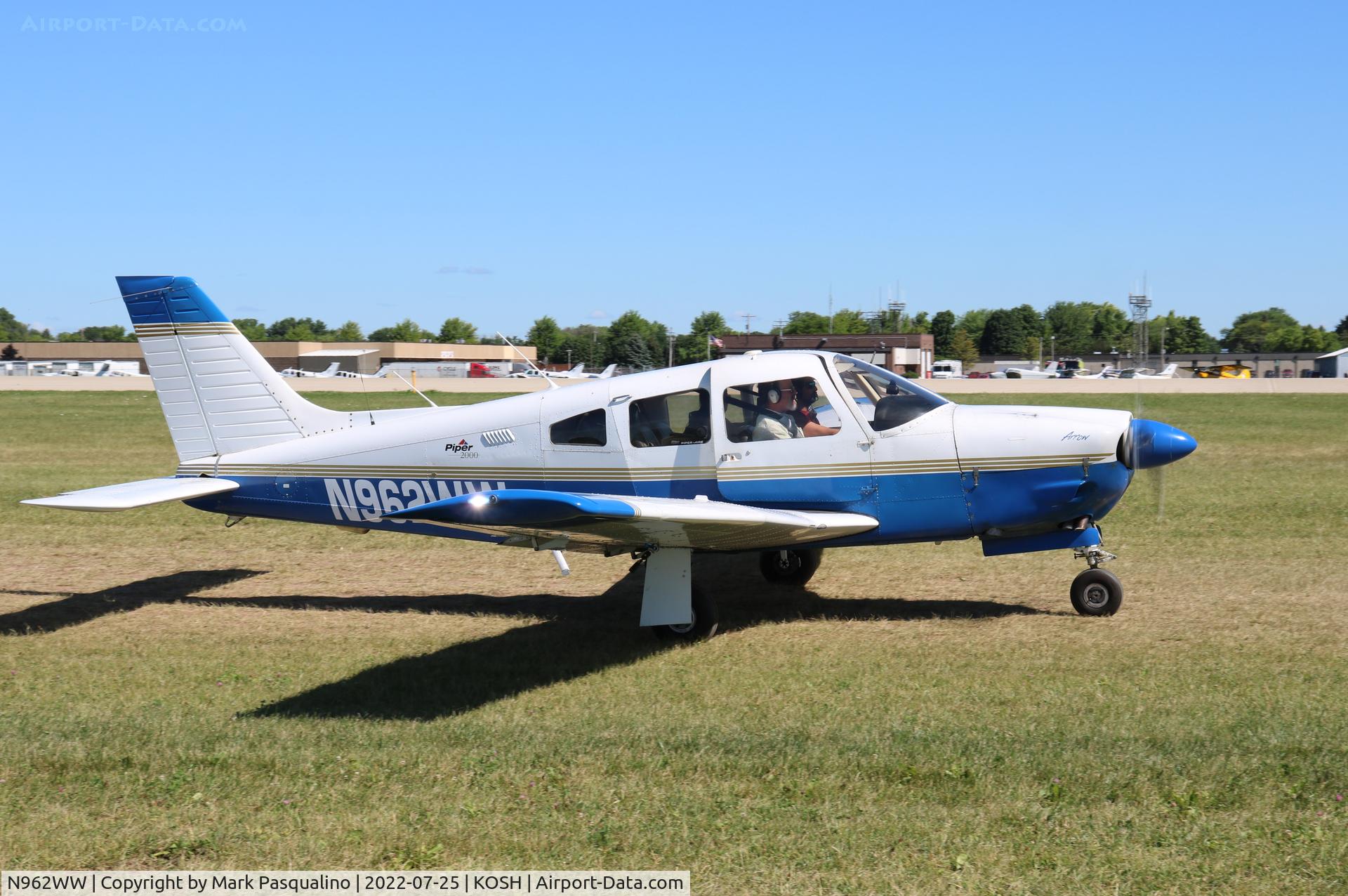 N962WW, 2000 Piper PA-28R-201 Cherokee Arrow III C/N 2844022, Piper PA-28R-201