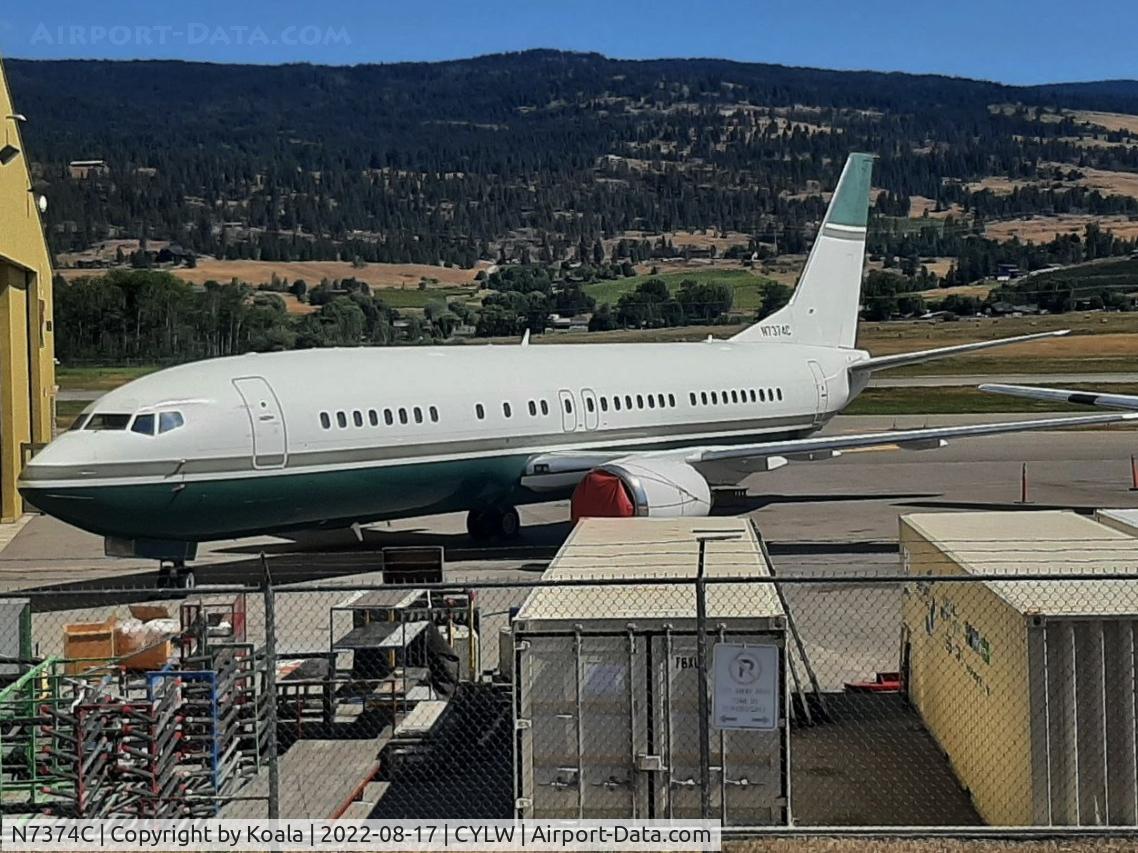 N7374C, 1998 Boeing 737-4Q3 C/N 29485, Shot by mobile phone.