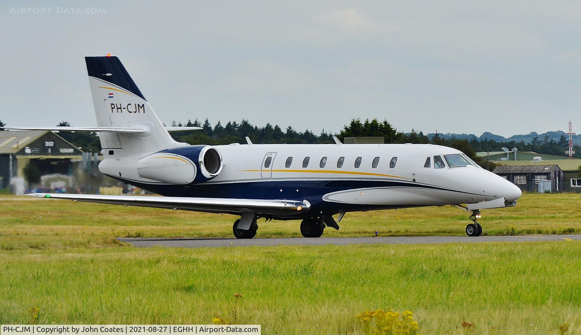 PH-CJM, 2009 Cessna 680 Citation Sovereign C/N 680-0271, Taxiing to depart