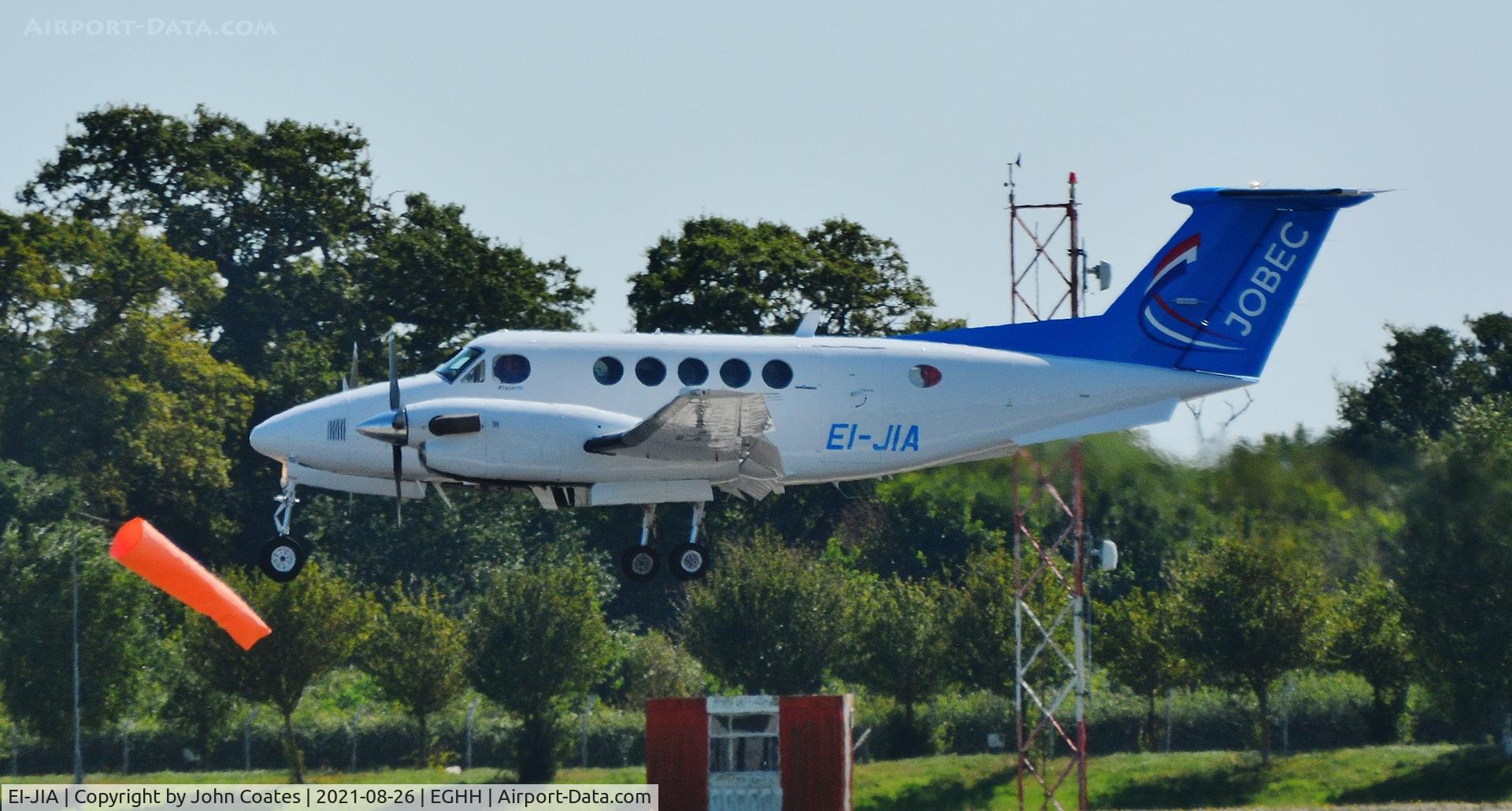 EI-JIA, 1979 Beech 200 Super King Air C/N BB-451, About to land on 08