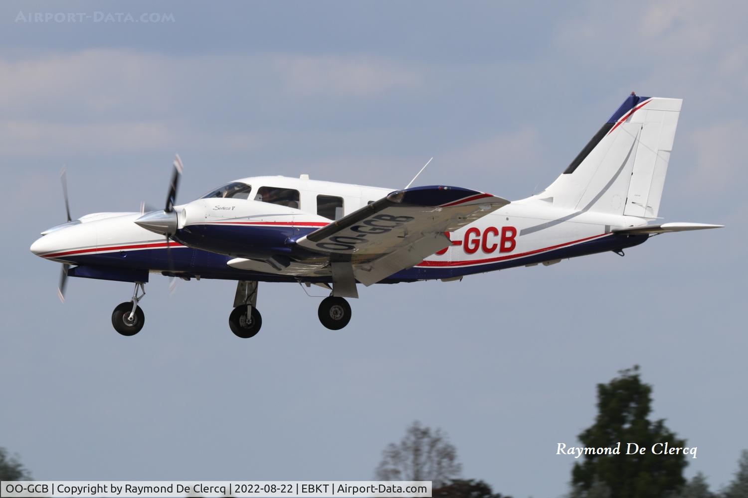 OO-GCB, 2008 Piper PA-34-220T C/N 34-49372, Landing at Kortrijk Airport.