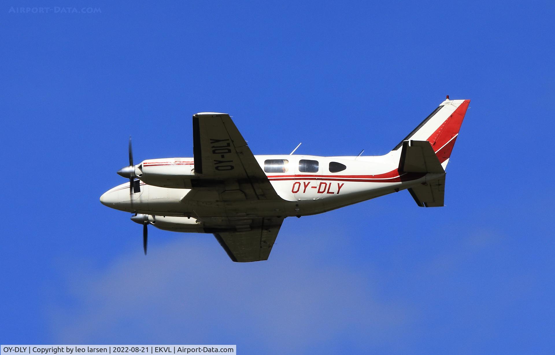 OY-DLY, 1968 Piper PA-31-310 Navajo Navajo C/N 31-229, Værløse 21.8.2022