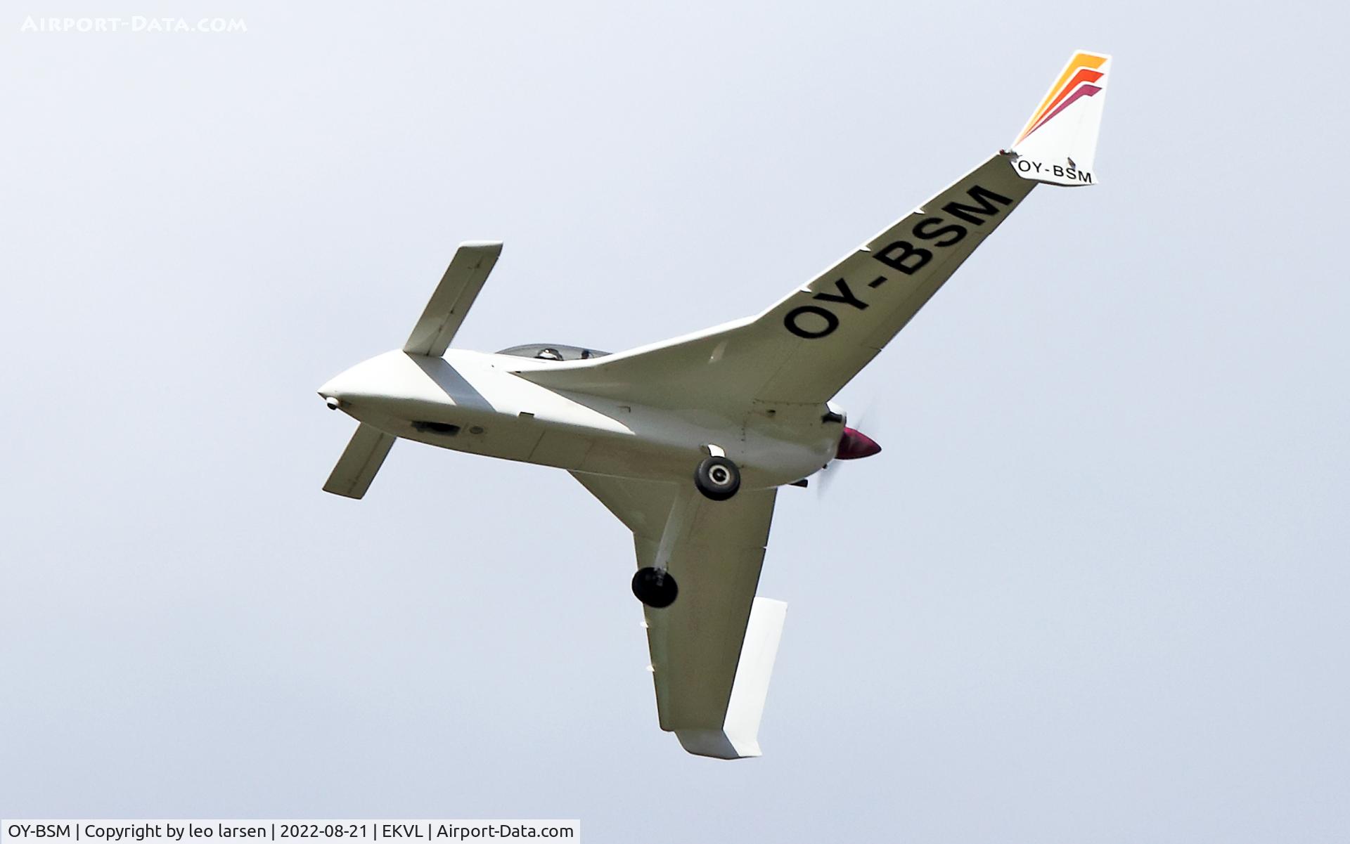 OY-BSM, 1985 Rutan Long-EZ C/N 8202-715, Værløse 21.8.2022