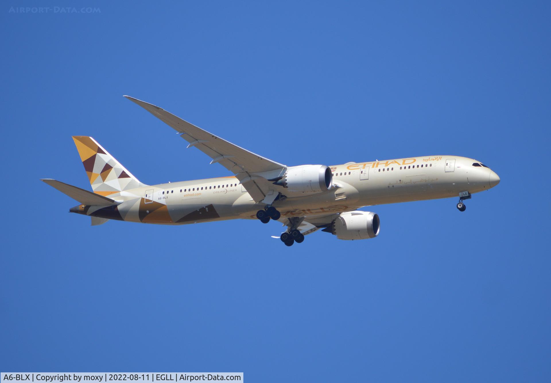 A6-BLX, 2019 Boeing 787-9 Dreamliner C/N 39665, Etihad Boeing 787-9 Dreamliner on finals to 9R London Heathrow.