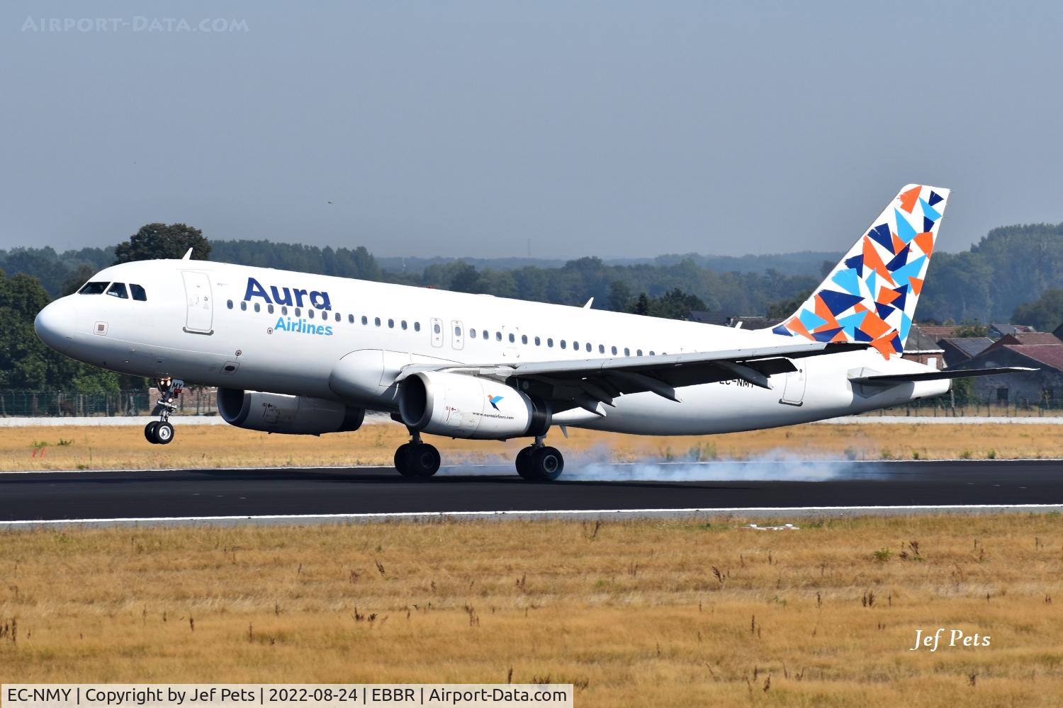 EC-NMY, 2009 Airbus A320-232 C/N 4008, Landing at Brussels Airport.