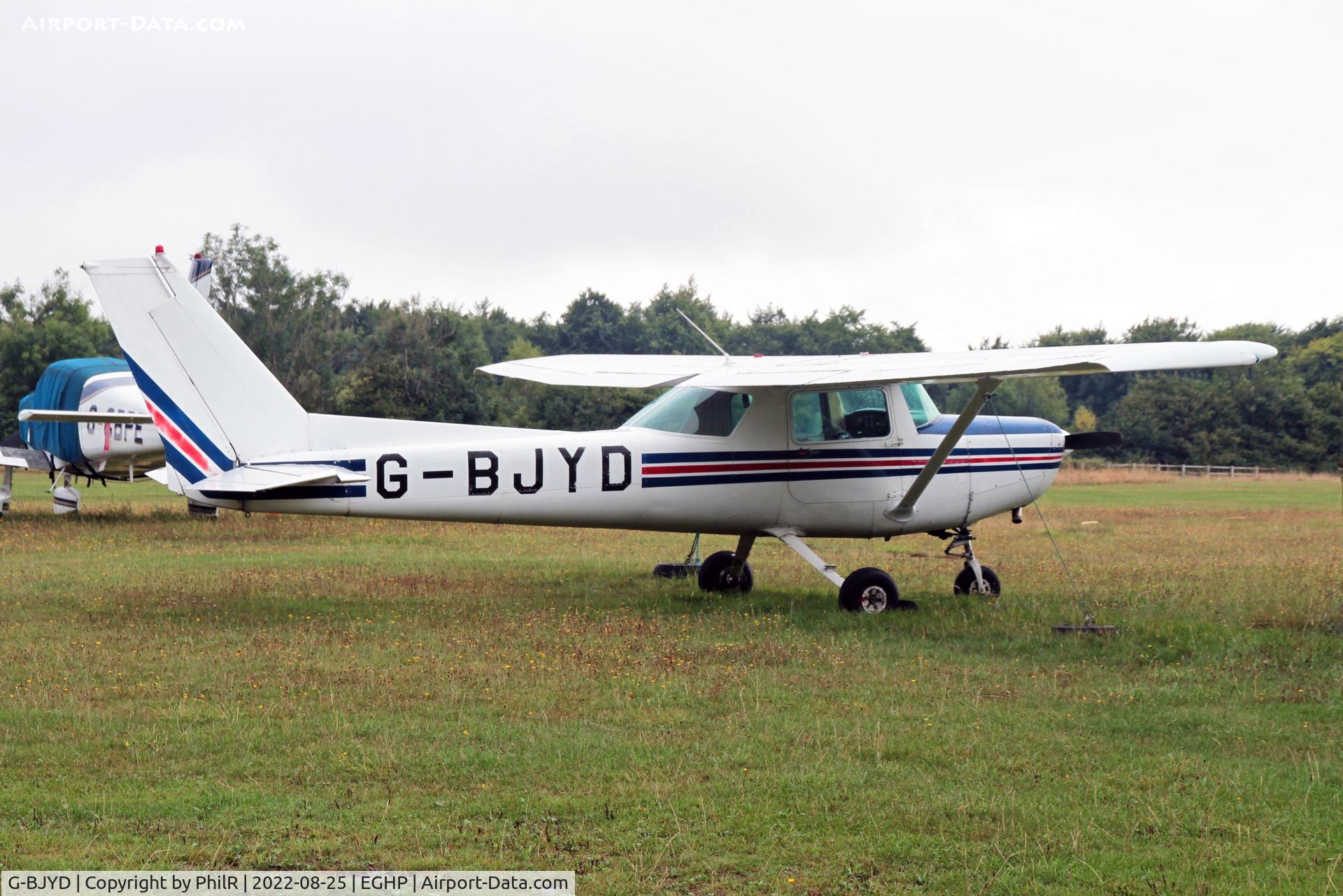 G-BJYD, 1982 Reims F152 C/N 1915, G-BJYD 1982 Reims Cessna F152 Popham