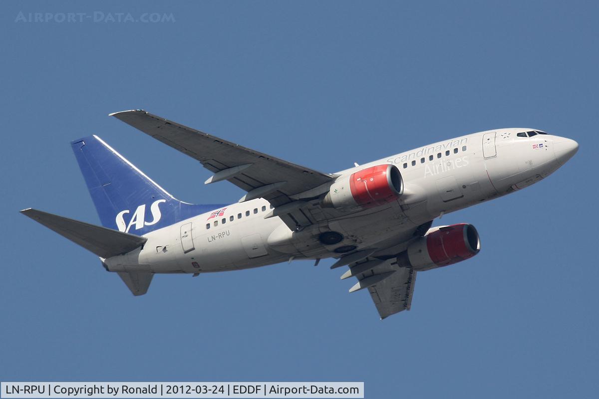 LN-RPU, 1999 Boeing 737-683 C/N 28312, at fra