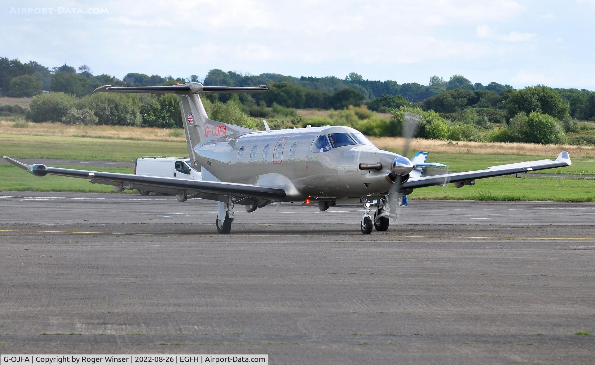 G-OJFA, 2009 Pilatus PC-12/47E C/N 1148, Visiting PC-12.