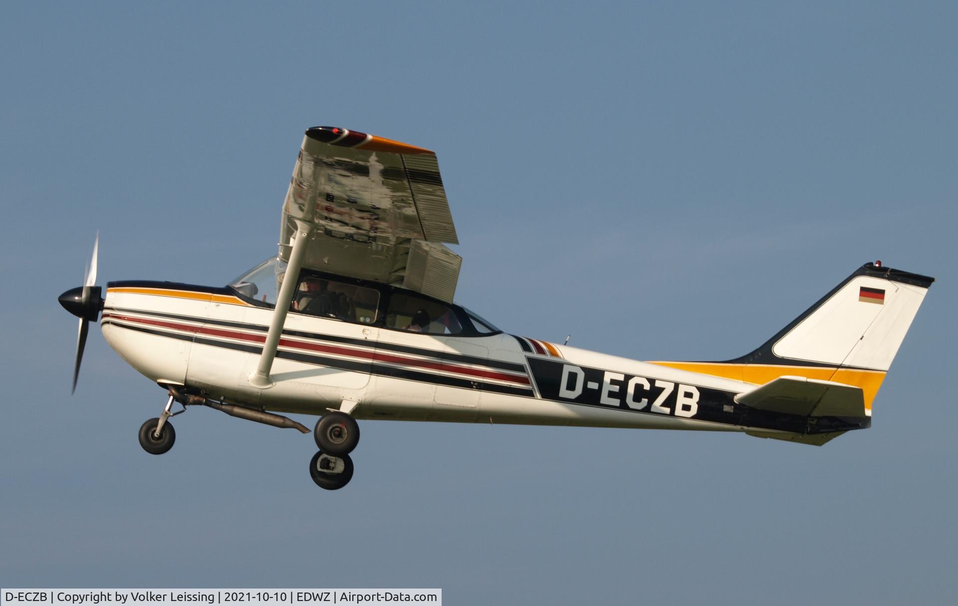 D-ECZB, 1969 Reims FR172F C/N FR17200107, departing rwy27