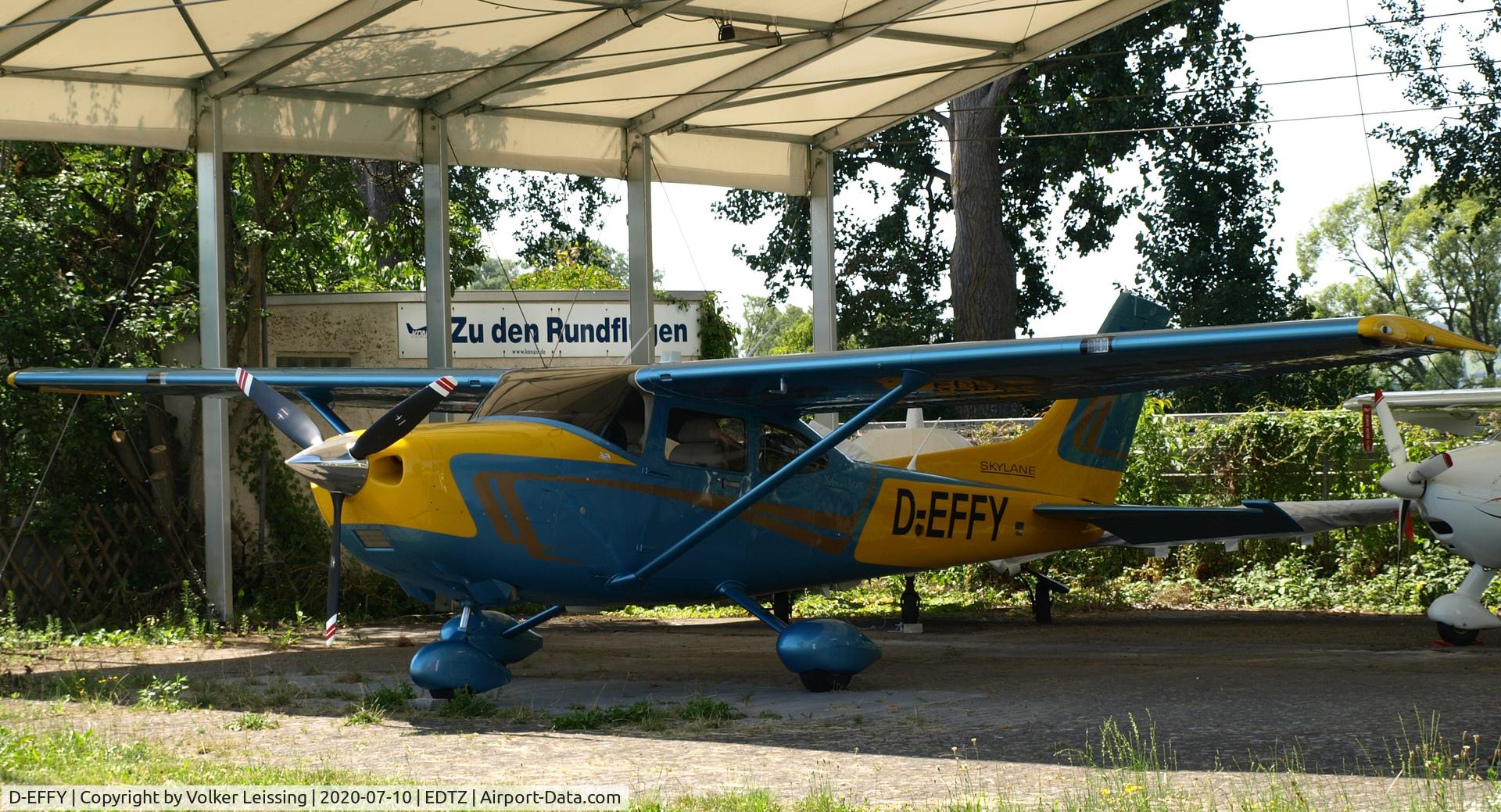 D-EFFY, 2019 Cessna 182T Skylane C/N 18283078, parking