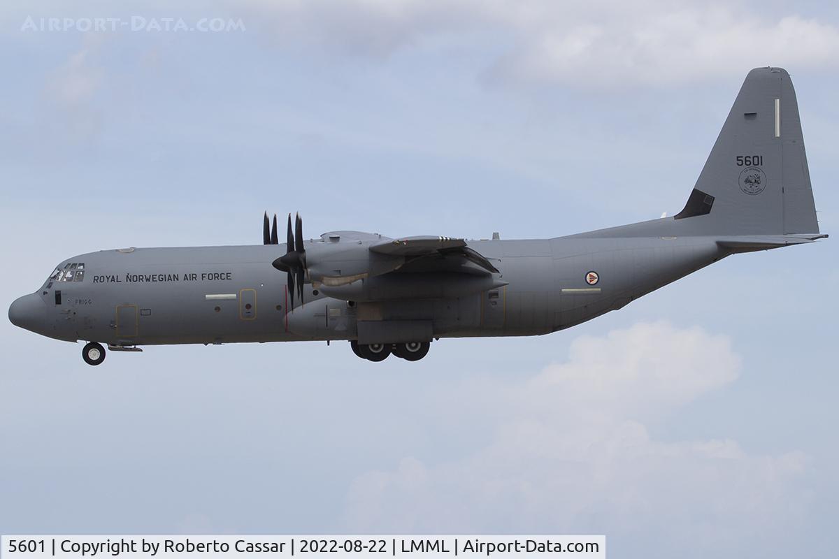5601, 2008 Lockheed Martin C-130J-30 Super Hercules C/N 382-5601, Runway 31